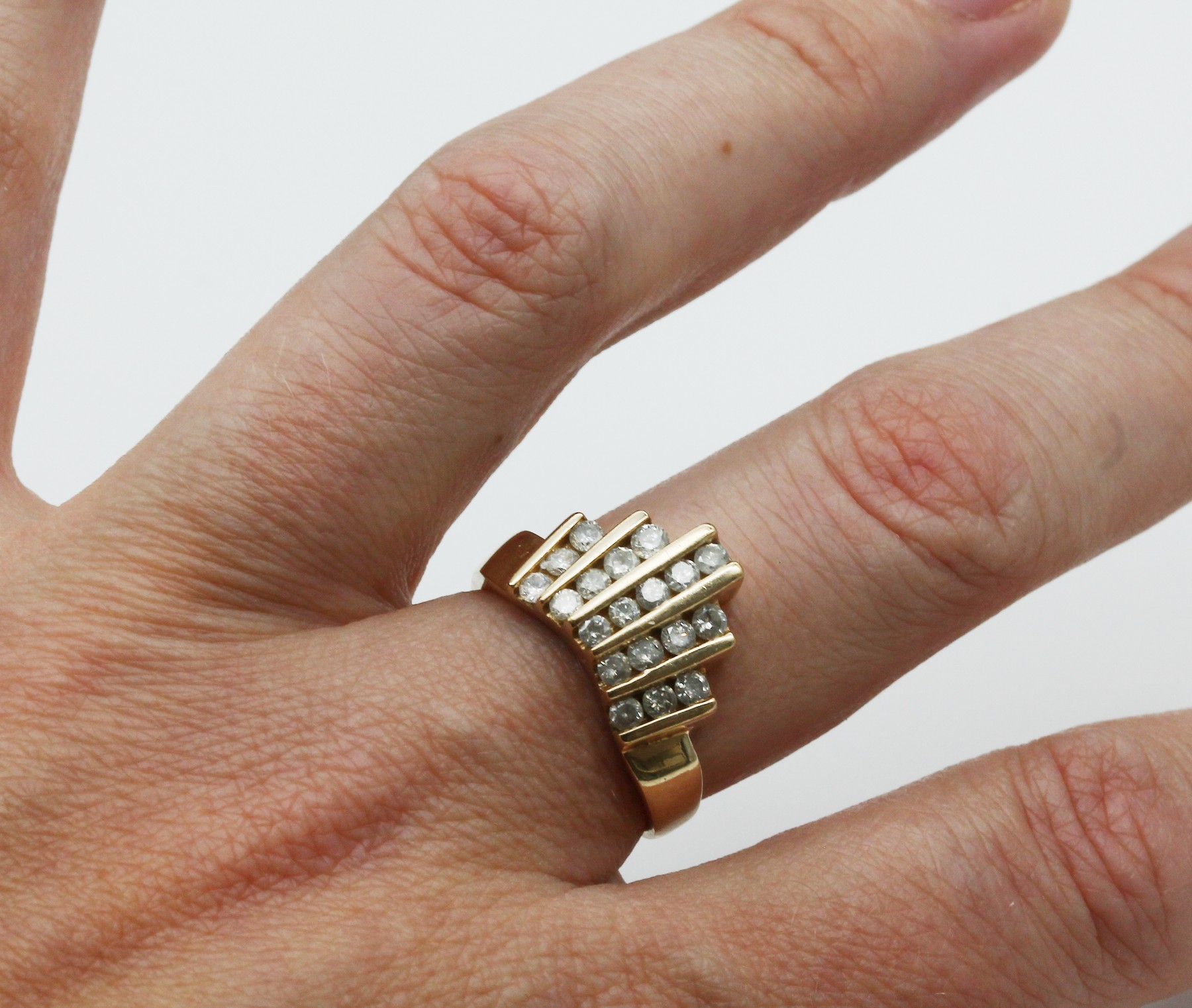 Detail c: 10 kt Gold Brillant-Ring, GG 417/000, 19 Brillanten zus. ca. 1.0 ct l.get.Weiß/p, RW 58, total ca. 5.7 g