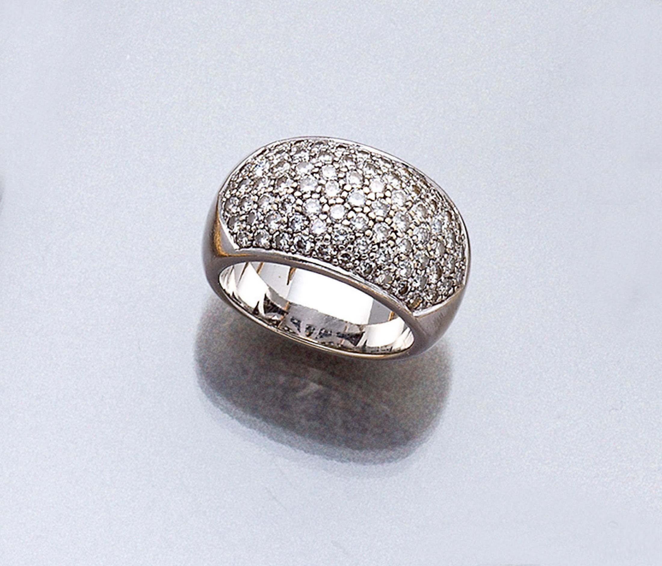18 kt Gold Brillant-Ring, WG 750/000, massive Ausführung, Brillanten zus. ca. 4.0 ctfeines Weiß-Weiß/lp-vs, total ca. 18.9 g, RW 56