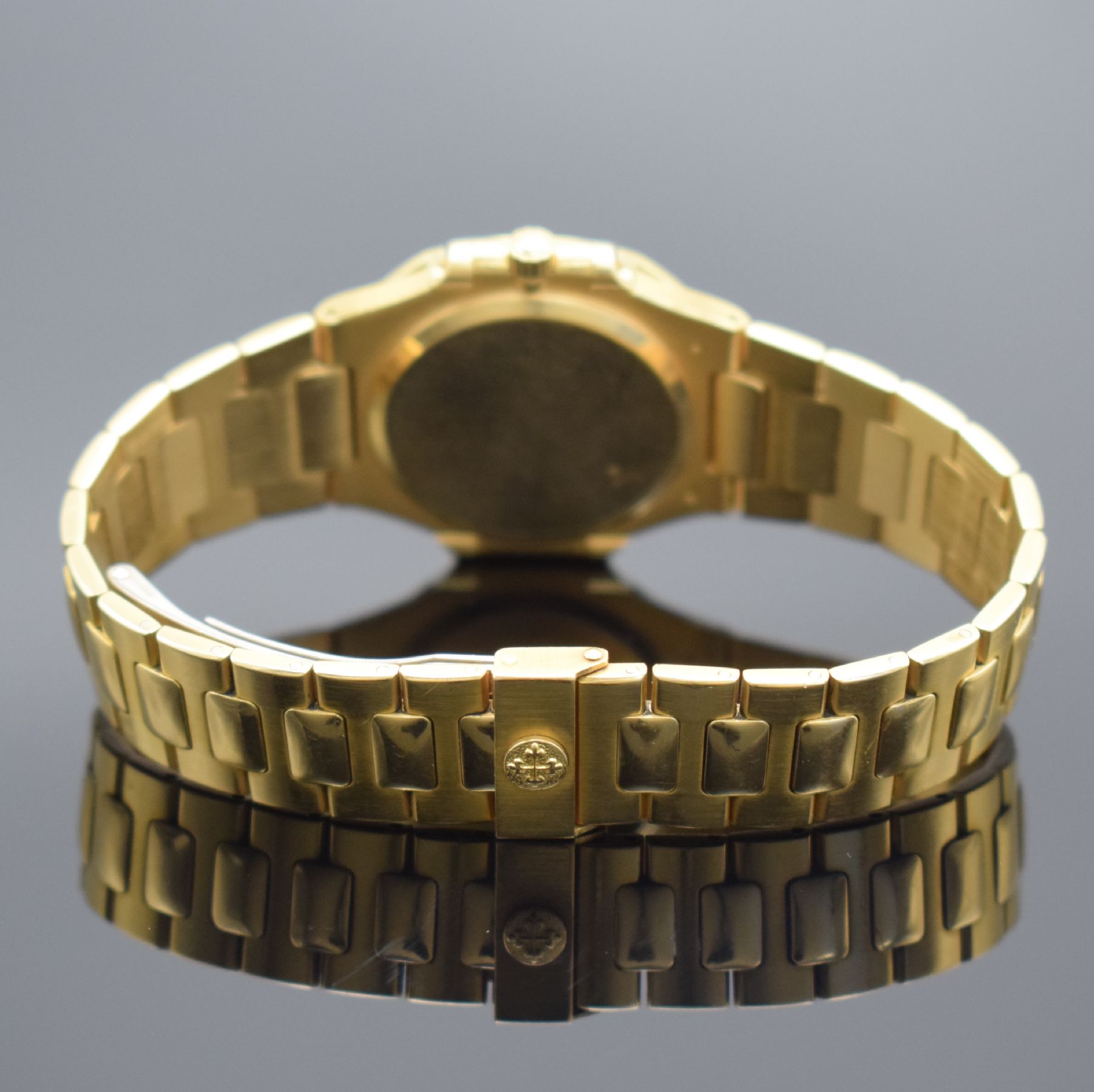 Detail c: PATEK PHILIPPE Nautilus feine und seltene Mediumarmbanduhr in GG 750/000 Ref. 3900/1, Design von Gerald Genta, quarz, 2-tlg. Gehäuse seitlich über ...