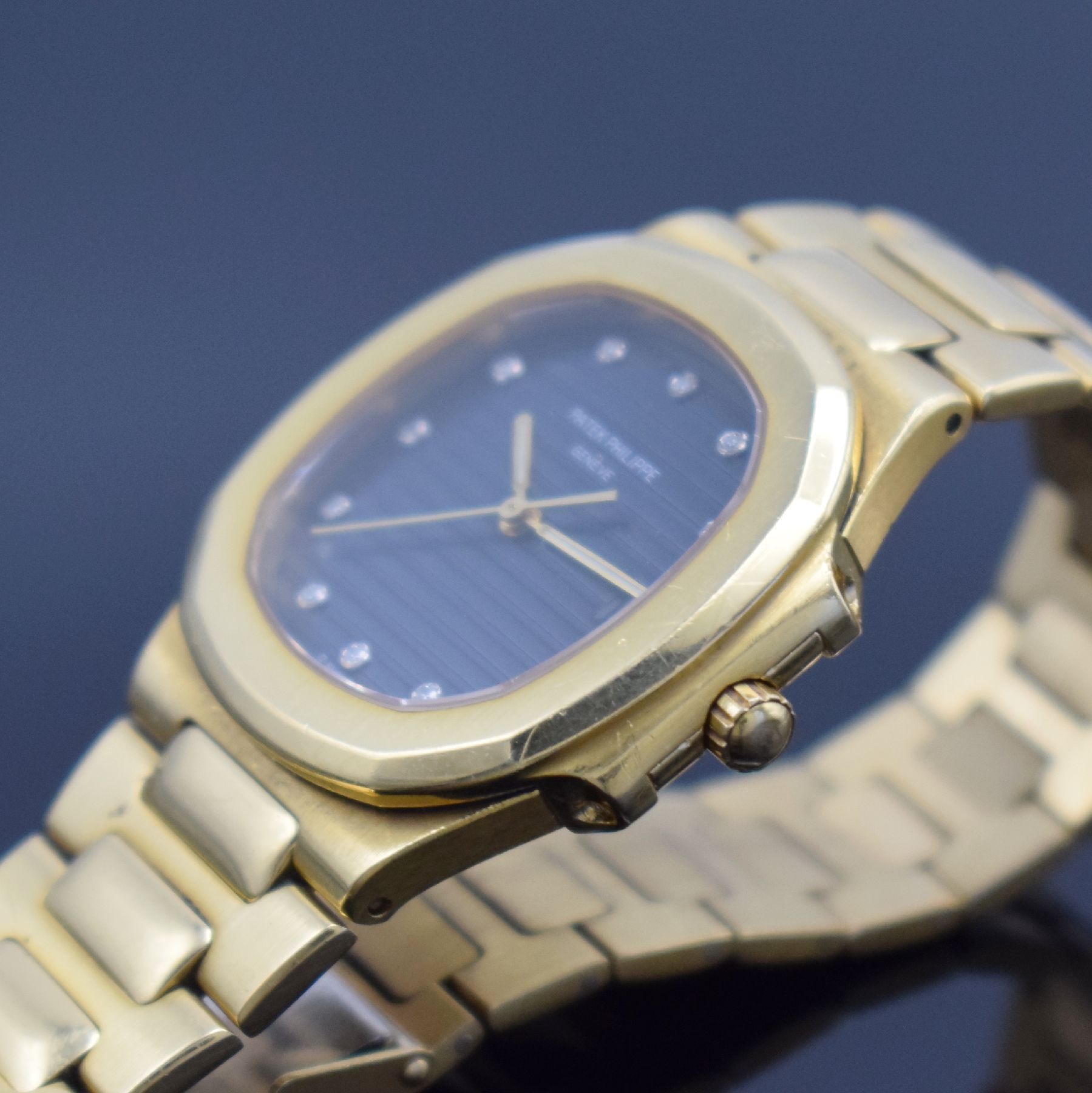 Detail f: PATEK PHILIPPE Nautilus feine und seltene Mediumarmbanduhr in GG 750/000 Ref. 3900/1, Design von Gerald Genta, quarz, 2-tlg. Gehäuse seitlich über ...