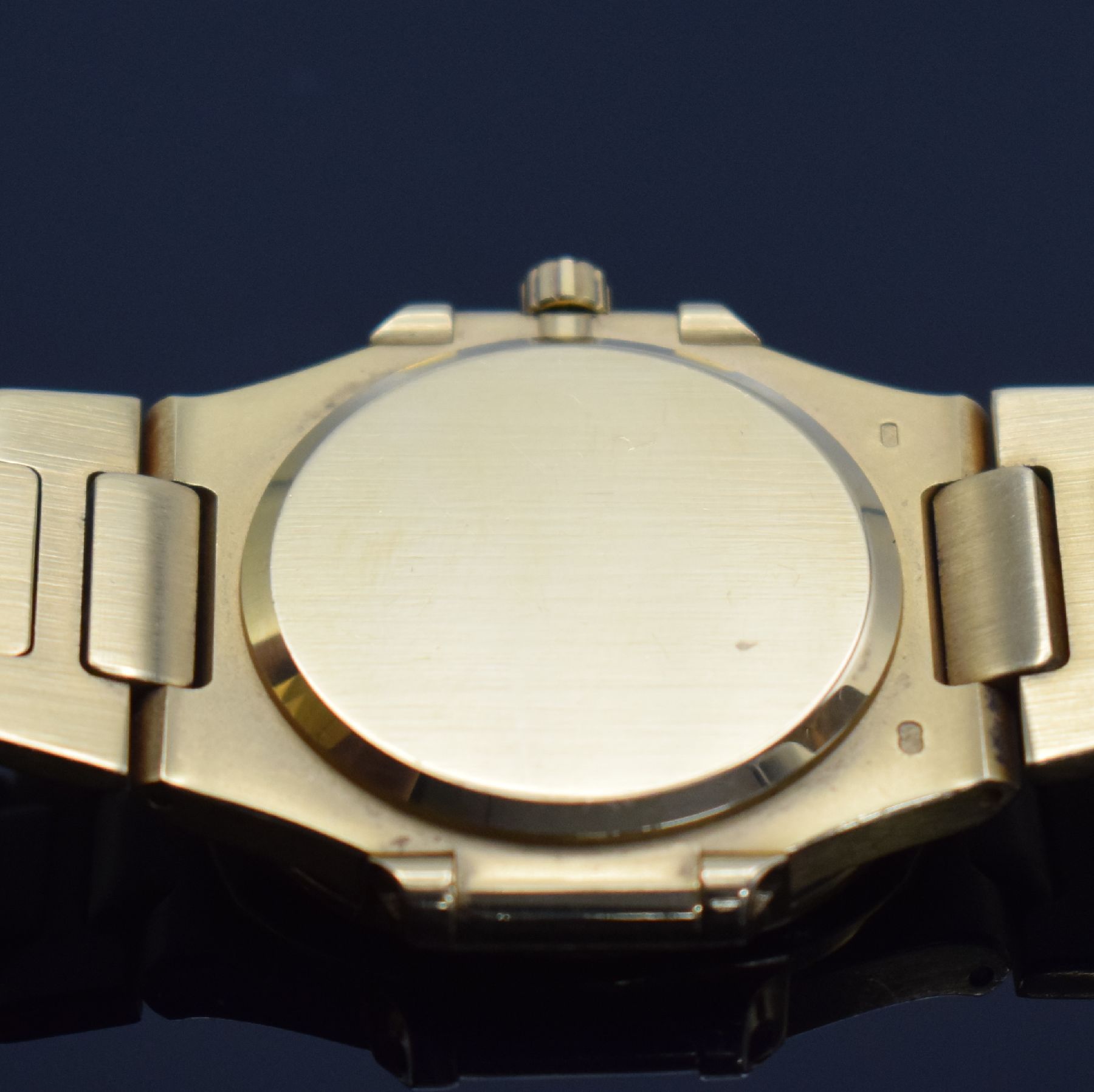Detail g: PATEK PHILIPPE Nautilus feine und seltene Mediumarmbanduhr in GG 750/000 Ref. 3900/1, Design von Gerald Genta, quarz, 2-tlg. Gehäuse seitlich über ...