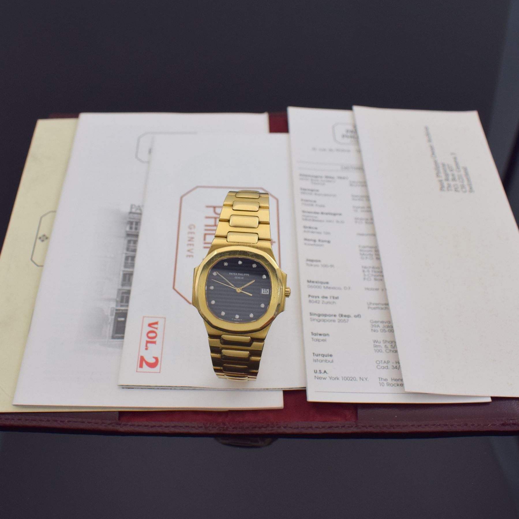 Detail m: PATEK PHILIPPE Nautilus feine und seltene Mediumarmbanduhr in GG 750/000 Ref. 3900/1, Design von Gerald Genta, quarz, 2-tlg. Gehäuse seitlich über ...