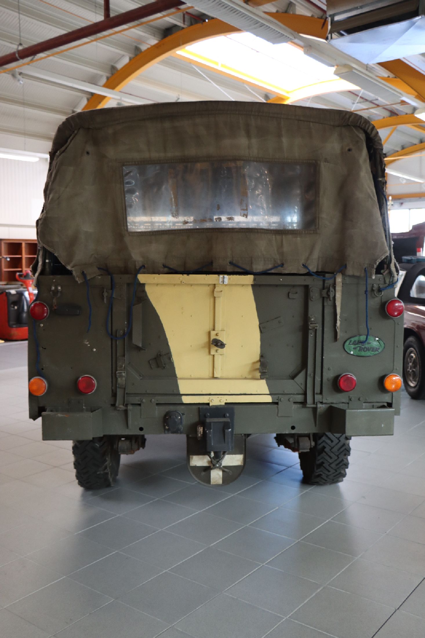 Detail b: Land Rover Serie III 109, Fahrgestellnummer: SALLBCAH1AA198079, EZ 07/1983, Fahrzeughalter unbekannt, Laufleistung ca. 65.816 miles abgelesen, ...