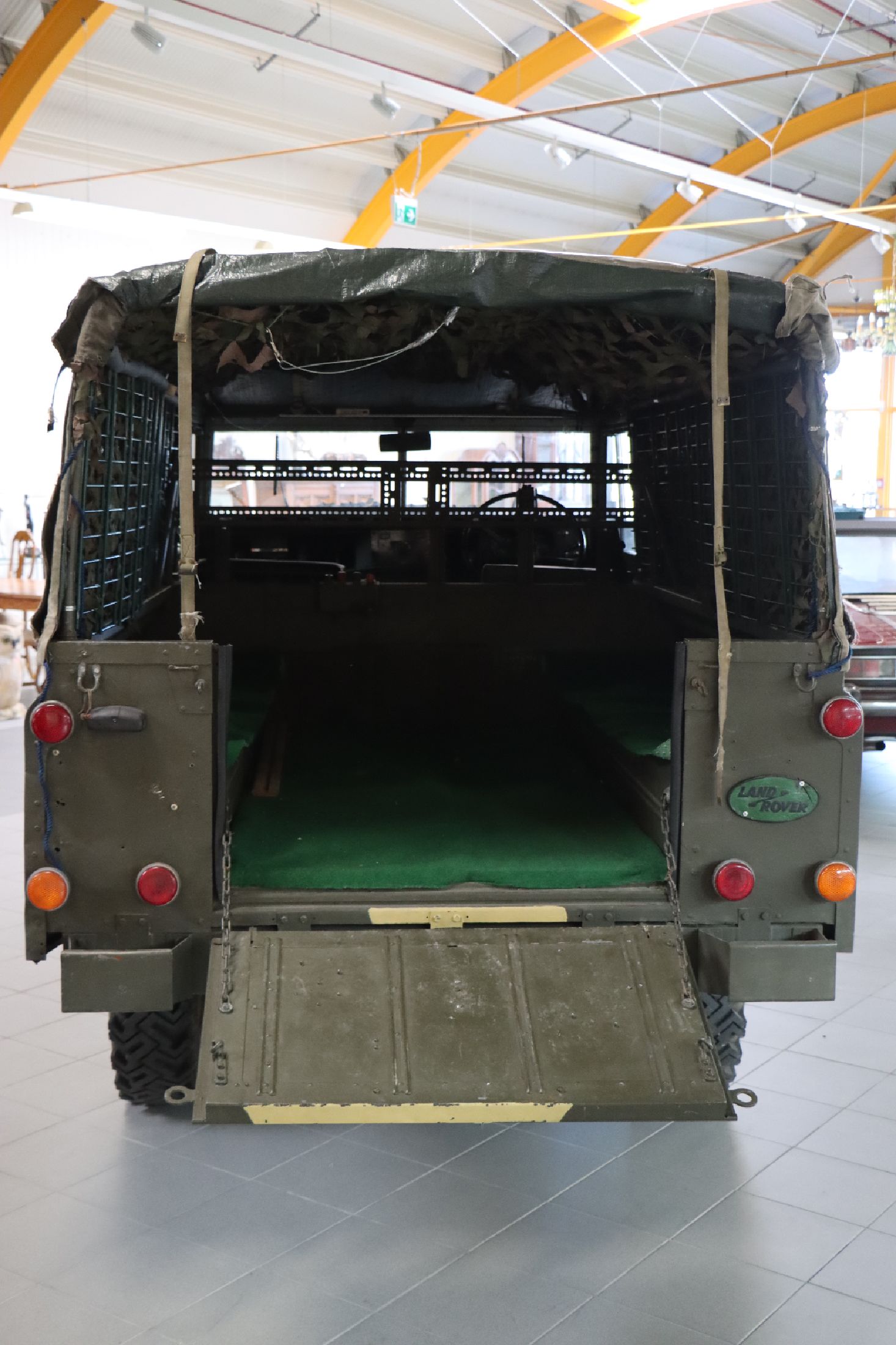 Detail c: Land Rover Serie III 109, Fahrgestellnummer: SALLBCAH1AA198079, EZ 07/1983, Fahrzeughalter unbekannt, Laufleistung ca. 65.816 miles abgelesen, ...