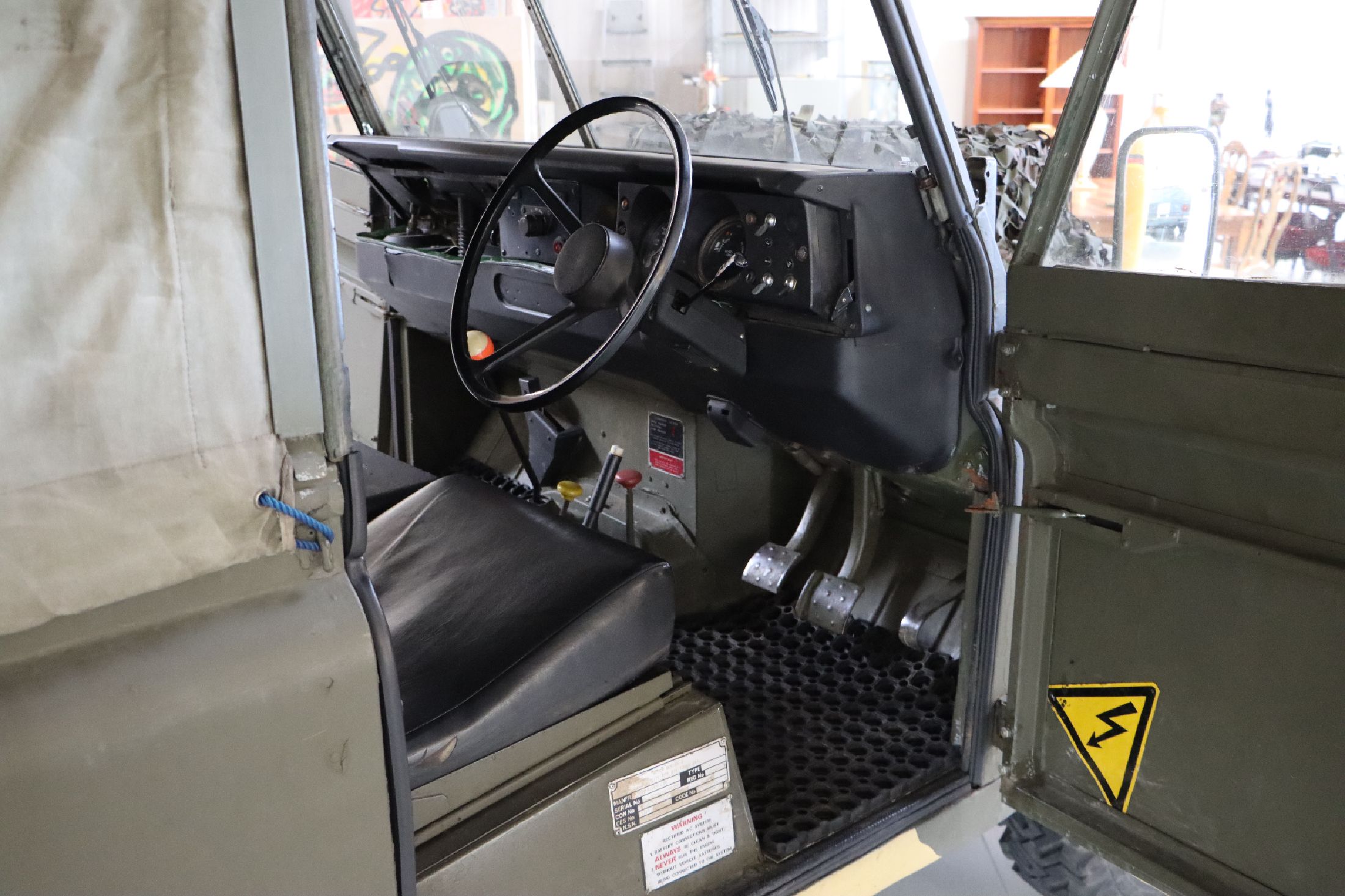 Detail e: Land Rover Serie III 109, Fahrgestellnummer: SALLBCAH1AA198079, EZ 07/1983, Fahrzeughalter unbekannt, Laufleistung ca. 65.816 miles abgelesen, ...