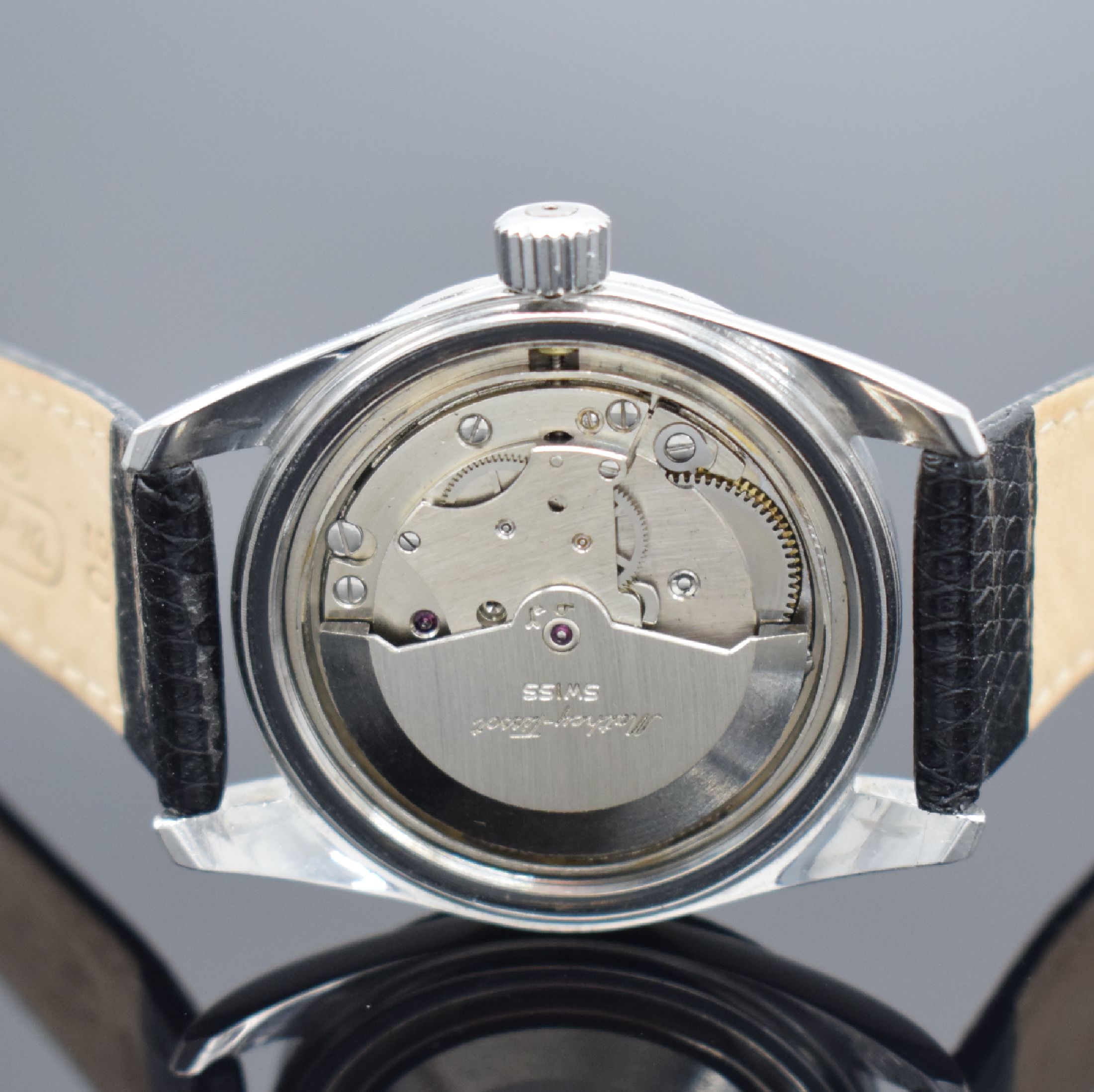 Detail e: MATHEY-TISSOT Datic Herrenarmbanduhr in Stahl, Schweiz um 1965, Automatik, Boden & Krone verschr., rhod. Riffel-Lünette, silb. Tritium-Zifferbl. m. ...