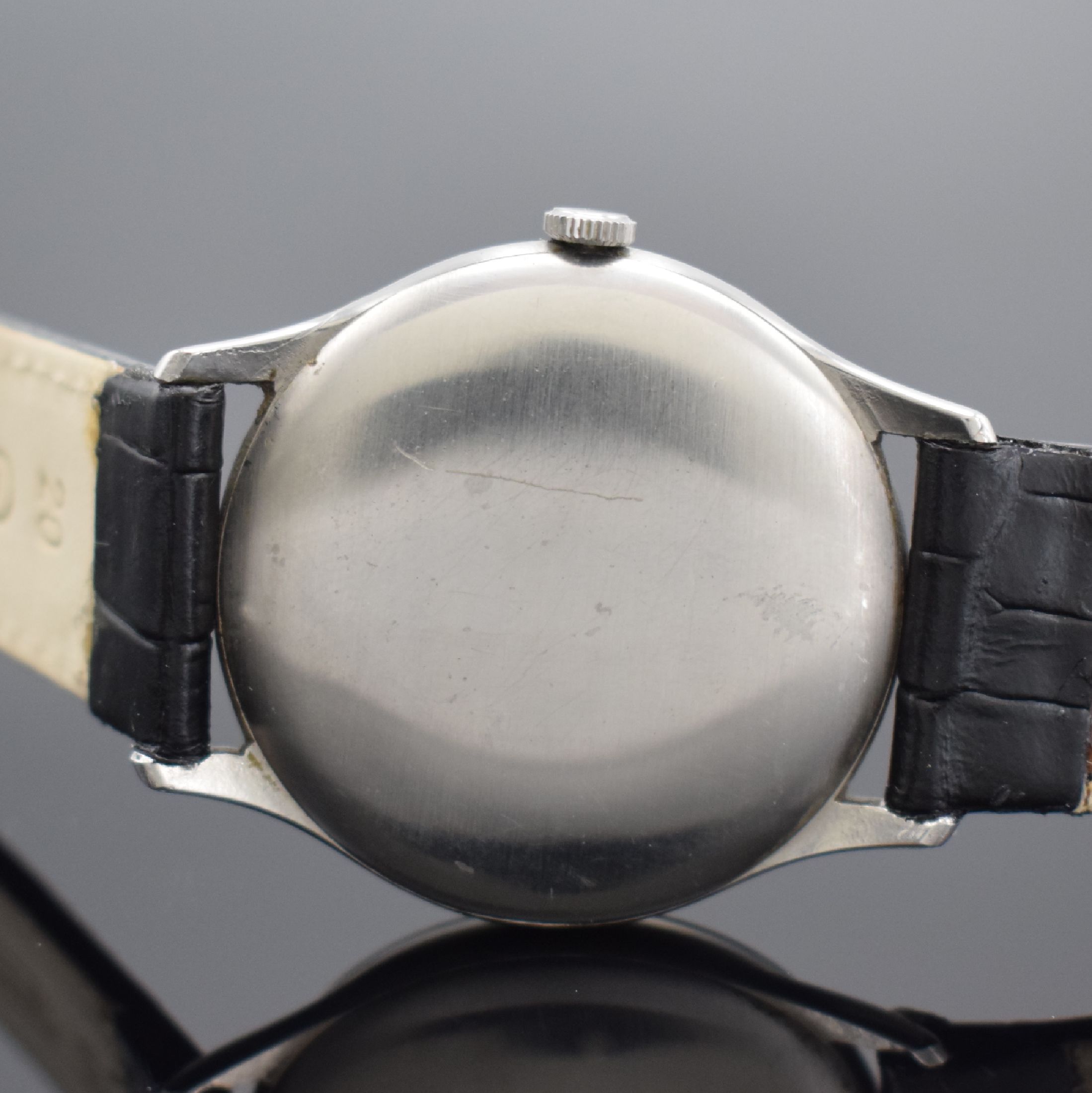 Detail c: EBERHARD & CO Herrenarmbanduhr in Stahl, Schweiz um 1940, Handaufzug, Boden aufgedr., silb. Zifferbl. pat., röm. Zahlen, gebl. Zeiger korrod., ...