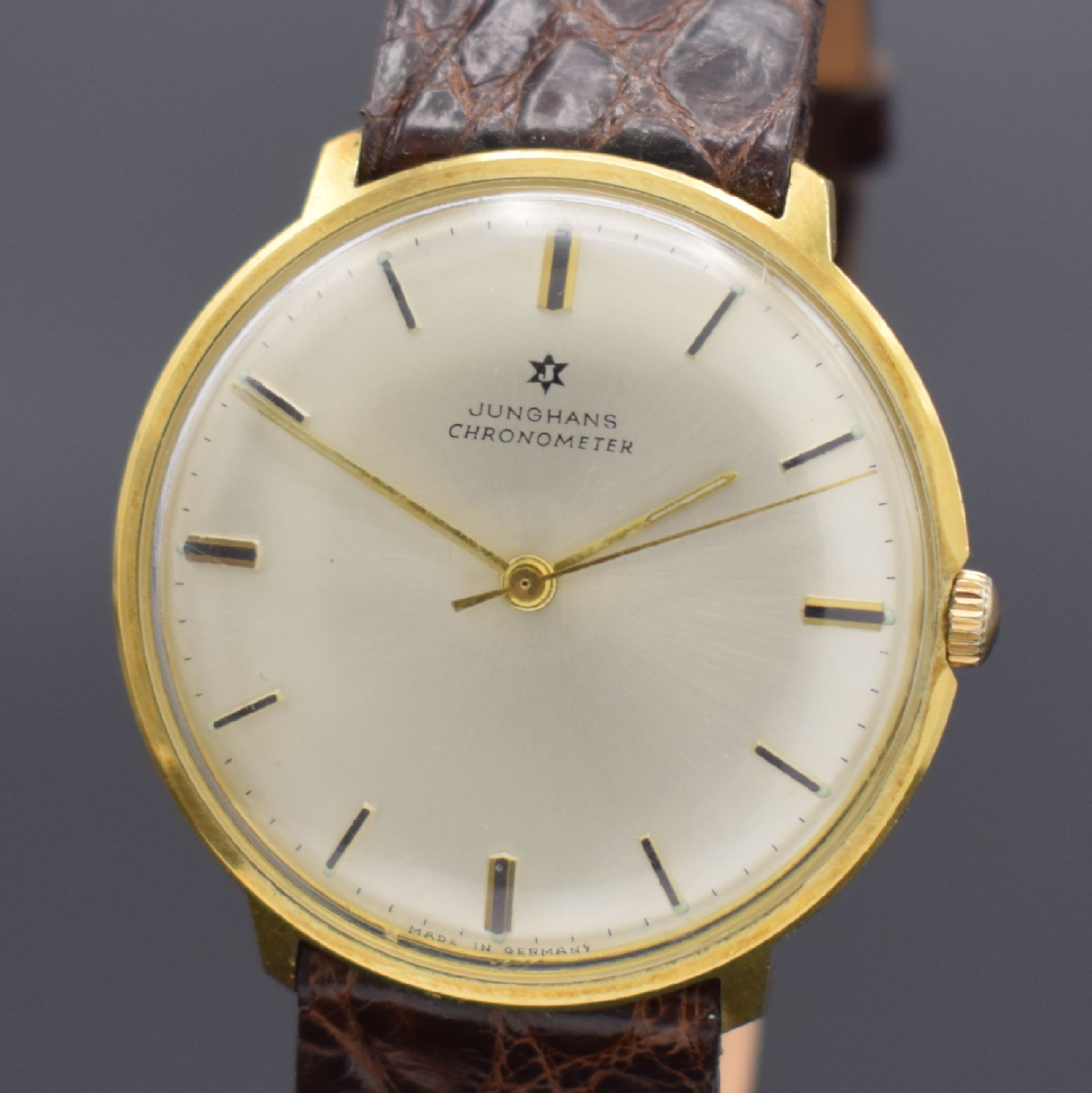 Detail a: JUNGHANS Chronometer vergoldete Herrenarmbanduhr Kaliber 685, Deutschland um 1965, Handaufzug, Stahlboden aufgedr., orig. Lederband m. verg. ...