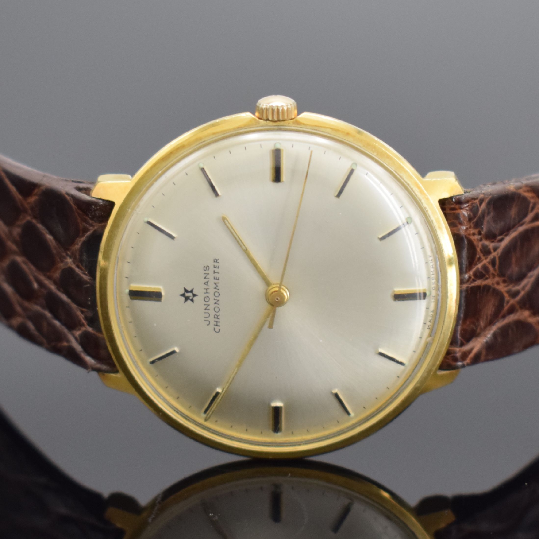 Detail b: JUNGHANS Chronometer vergoldete Herrenarmbanduhr Kaliber 685, Deutschland um 1965, Handaufzug, Stahlboden aufgedr., orig. Lederband m. verg. ...
