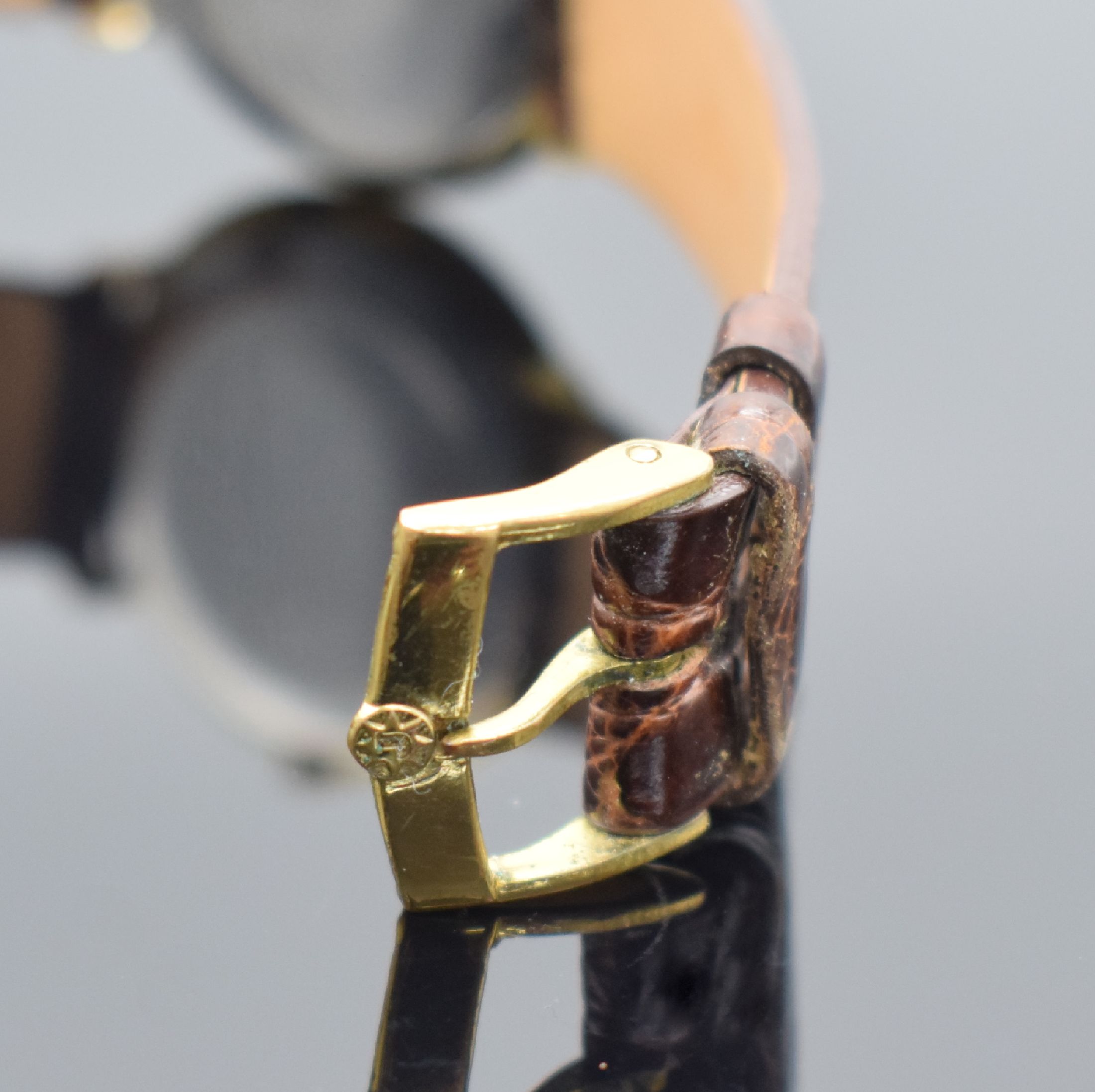 Detail c: JUNGHANS Chronometer vergoldete Herrenarmbanduhr Kaliber 685, Deutschland um 1965, Handaufzug, Stahlboden aufgedr., orig. Lederband m. verg. ...