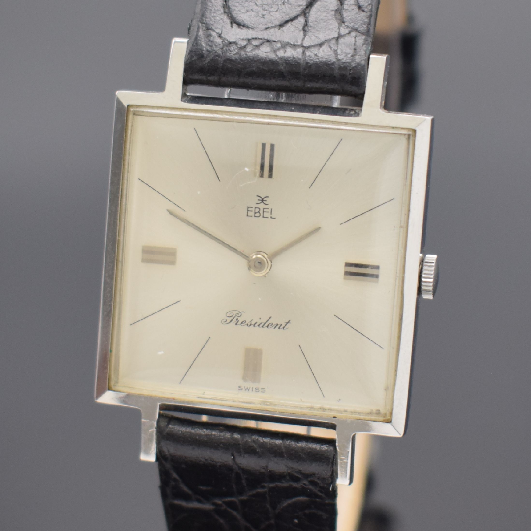 Detail a: EBEL President Armbanduhr in Stahl, Schweiz um 1965, Handaufzug, Boden aufgedr., silb. Zifferbl. m. aufgel. Ind., silb. Zeiger, Kal. 97, M. ca. 29 x ...
