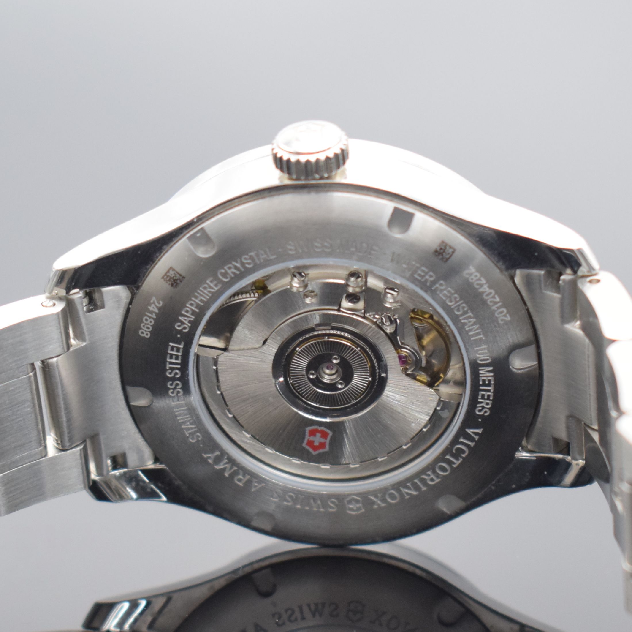 Detail d: VICTORINOX Swiss Army Alliance Herrenarmbanduhr in Stahl, Schweiz aktuelle Produktion, Automatik, Ref. 241898, beids. vergl. Geh., Boden verschr., ...