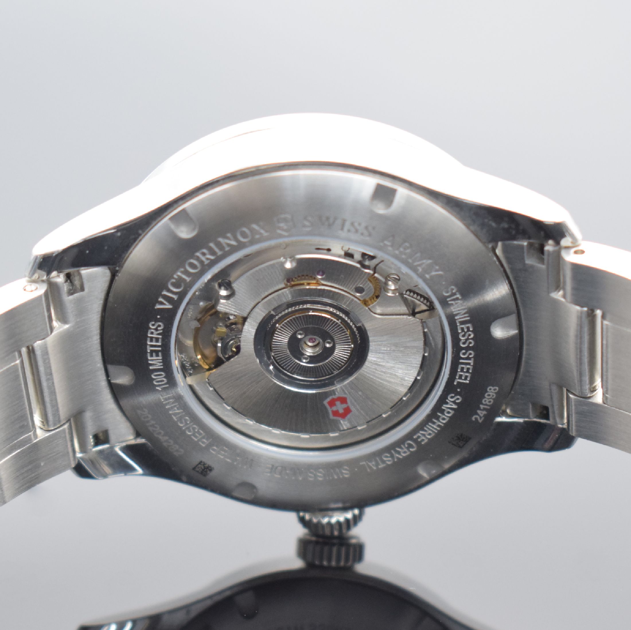 Detail e: VICTORINOX Swiss Army Alliance Herrenarmbanduhr in Stahl, Schweiz aktuelle Produktion, Automatik, Ref. 241898, beids. vergl. Geh., Boden verschr., ...