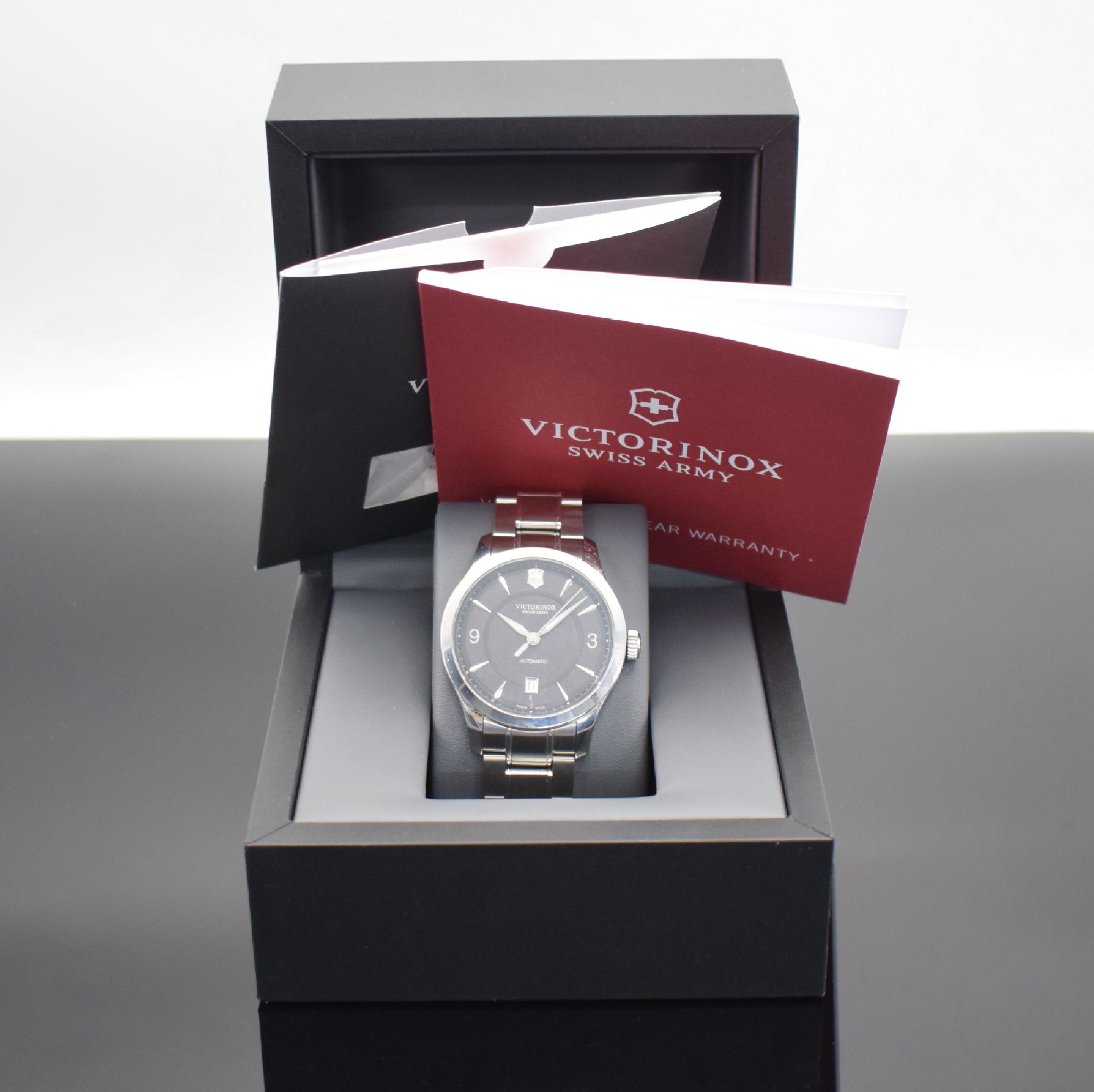 Detail f: VICTORINOX Swiss Army Alliance Herrenarmbanduhr in Stahl, Schweiz aktuelle Produktion, Automatik, Ref. 241898, beids. vergl. Geh., Boden verschr., ...