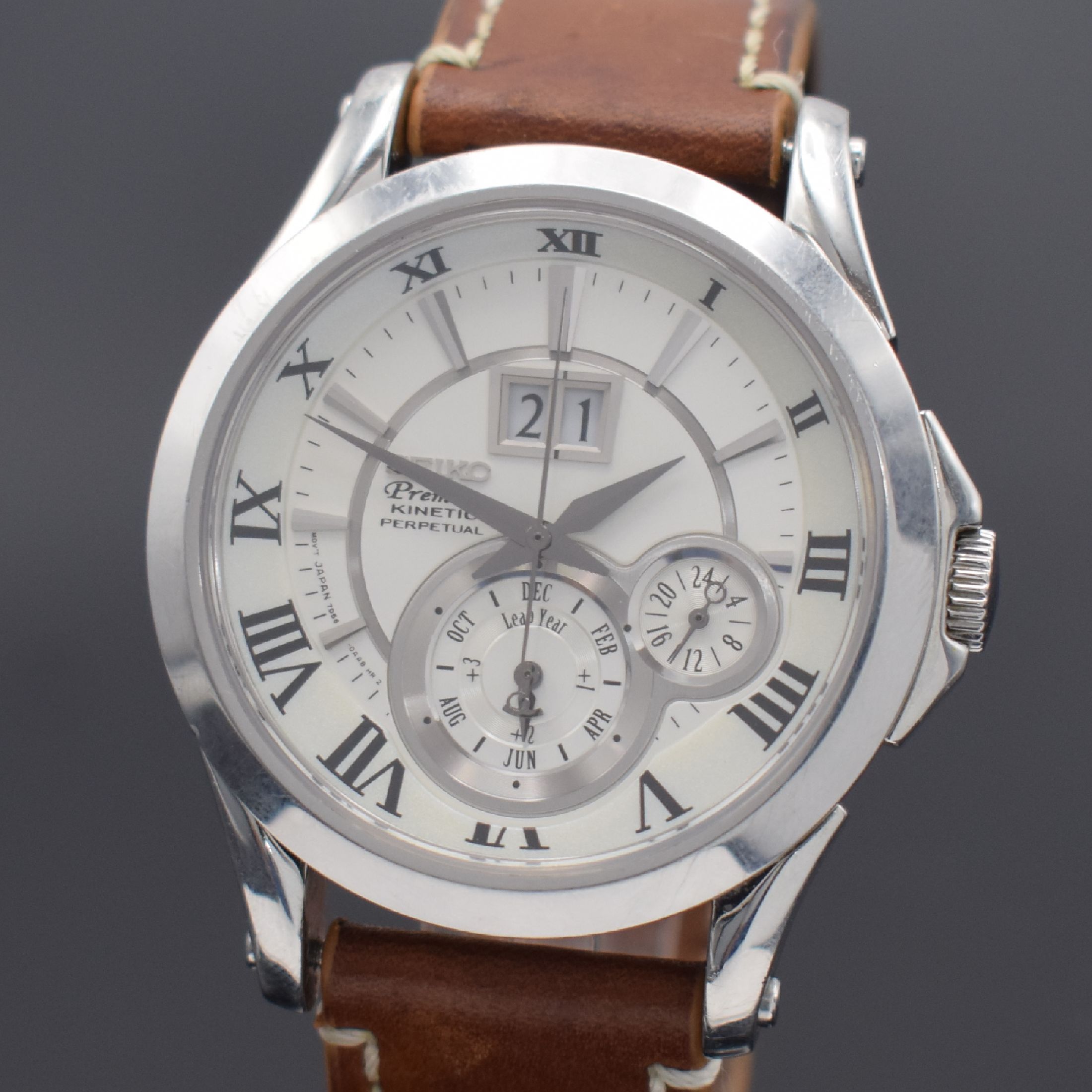 Detail a: SEIKO Premier Kinetic Perpetual Herrenarmbanduhr mit ewigem Kalender, Japan gek. lt. beil. Pap. 12/2012, quarz m. Generator-Prinzip, Ref. 7D56-0AA0, ...