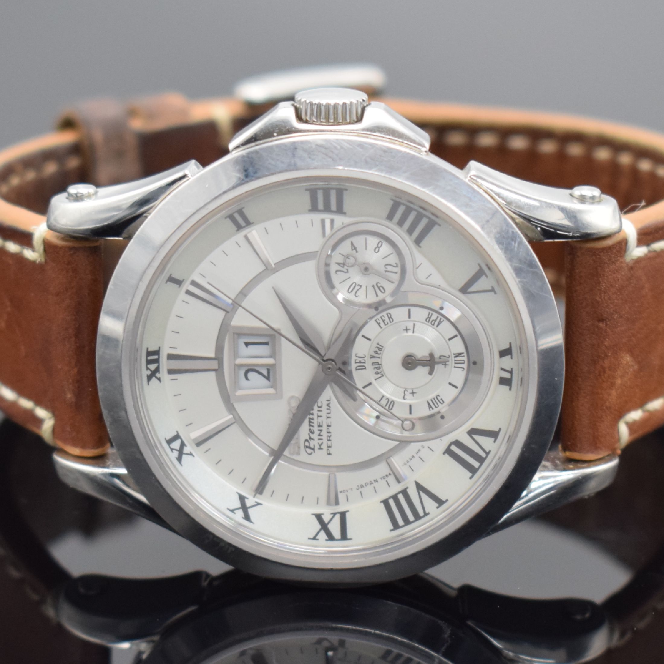 Detail b: SEIKO Premier Kinetic Perpetual Herrenarmbanduhr mit ewigem Kalender, Japan gek. lt. beil. Pap. 12/2012, quarz m. Generator-Prinzip, Ref. 7D56-0AA0, ...