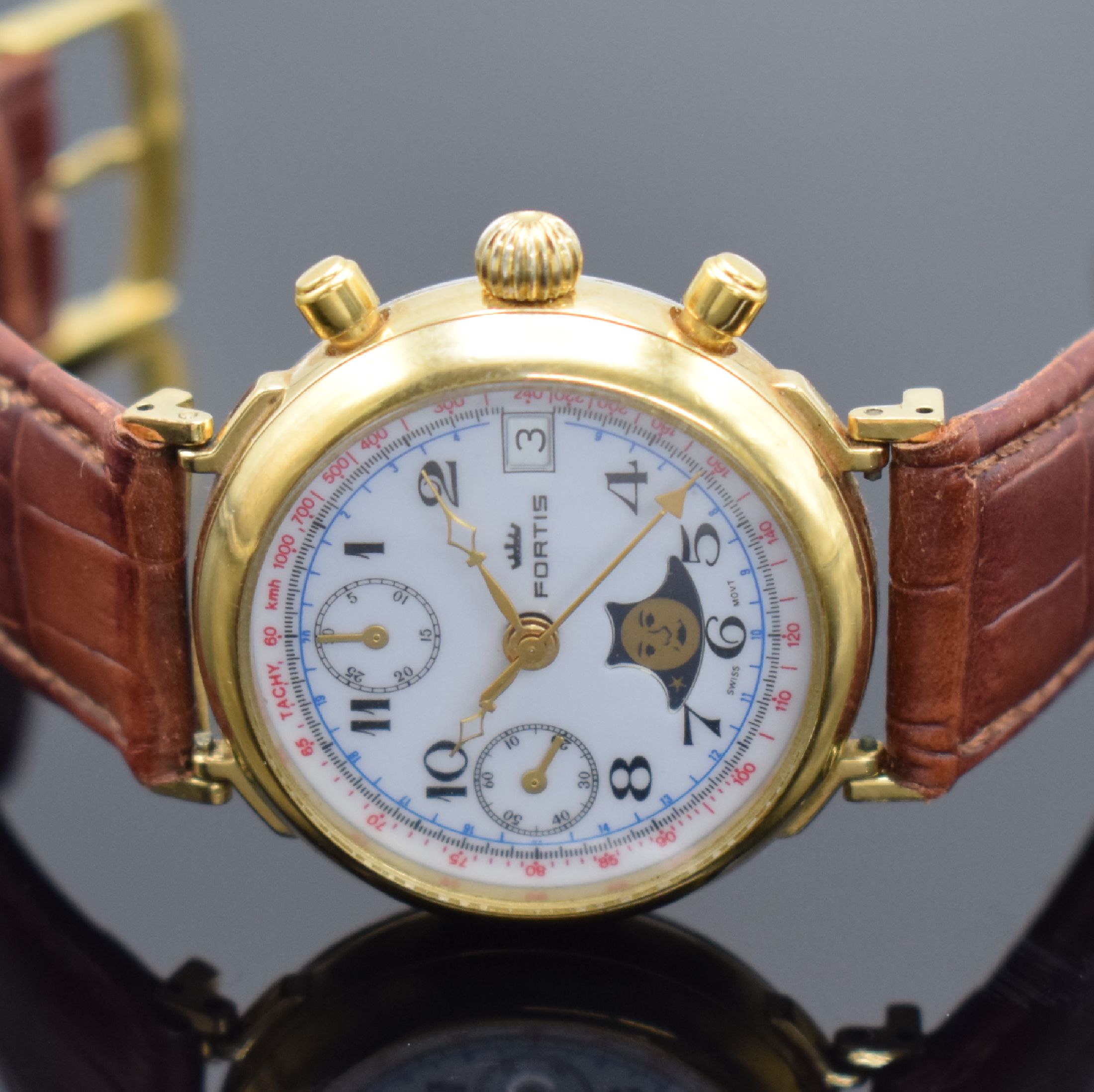 Detail b: FORTIS vergoldete Herrenarmbanduhr mit Chronograph & Mondphase, Schweiz um 1985, Handaufzug, Boden aufgedr., weißes Zifferbl. m. arab. Zahlen, gold. ...