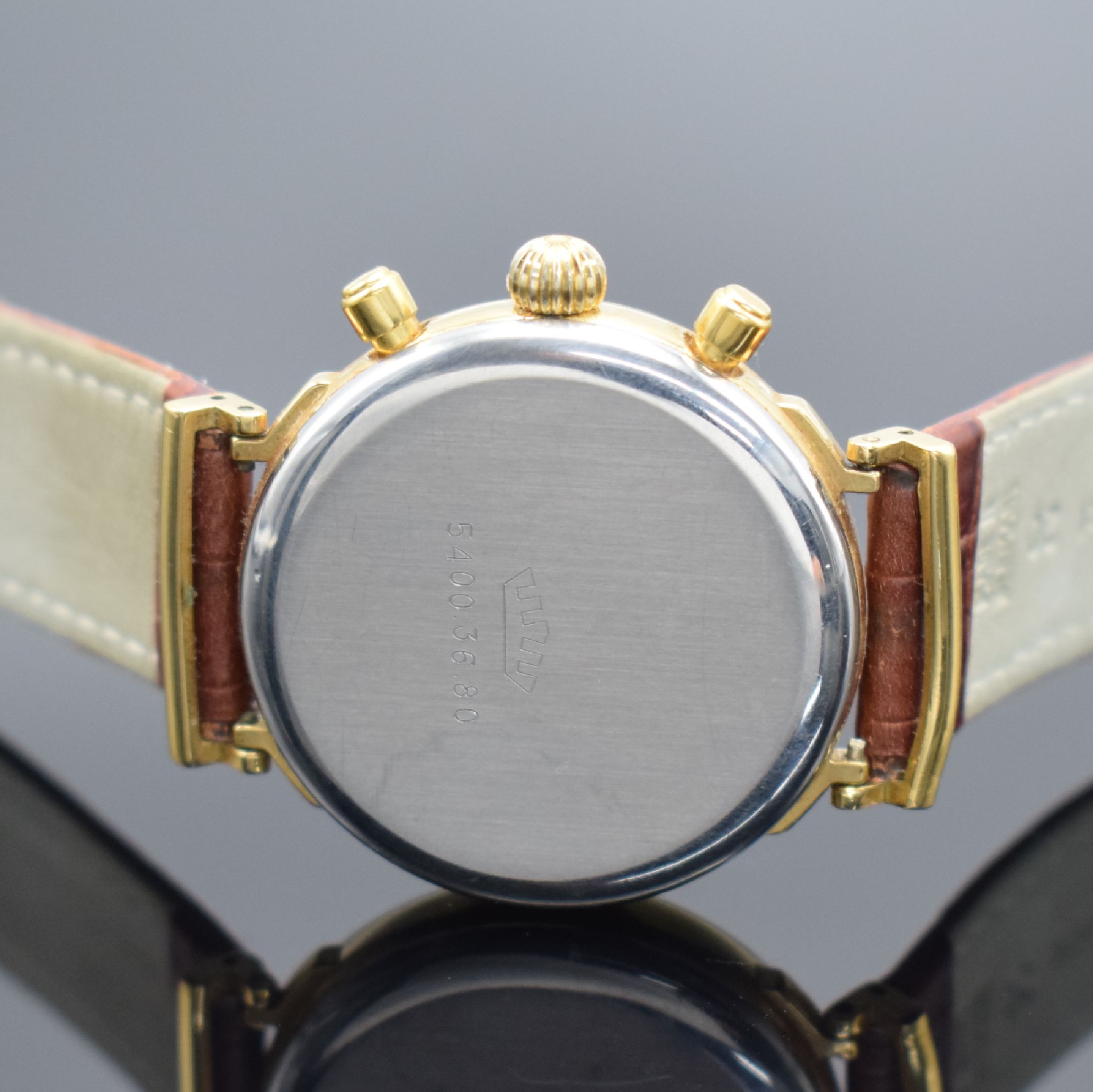 Detail d: FORTIS vergoldete Herrenarmbanduhr mit Chronograph & Mondphase, Schweiz um 1985, Handaufzug, Boden aufgedr., weißes Zifferbl. m. arab. Zahlen, gold. ...