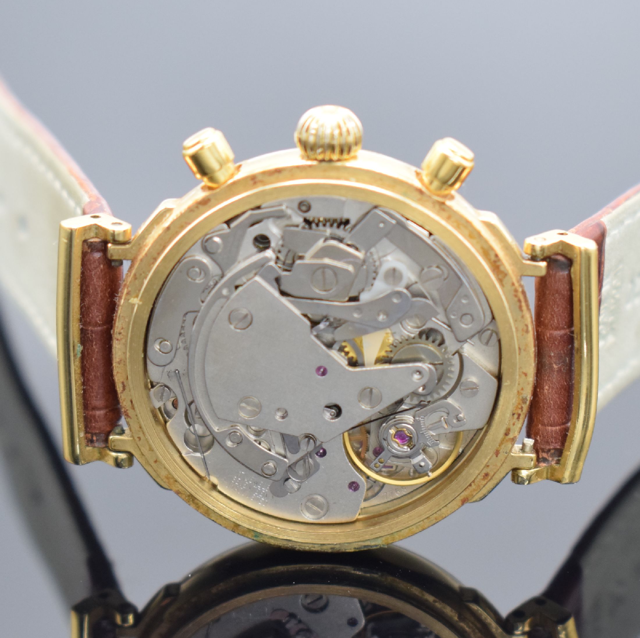 Detail e: FORTIS vergoldete Herrenarmbanduhr mit Chronograph & Mondphase, Schweiz um 1985, Handaufzug, Boden aufgedr., weißes Zifferbl. m. arab. Zahlen, gold. ...