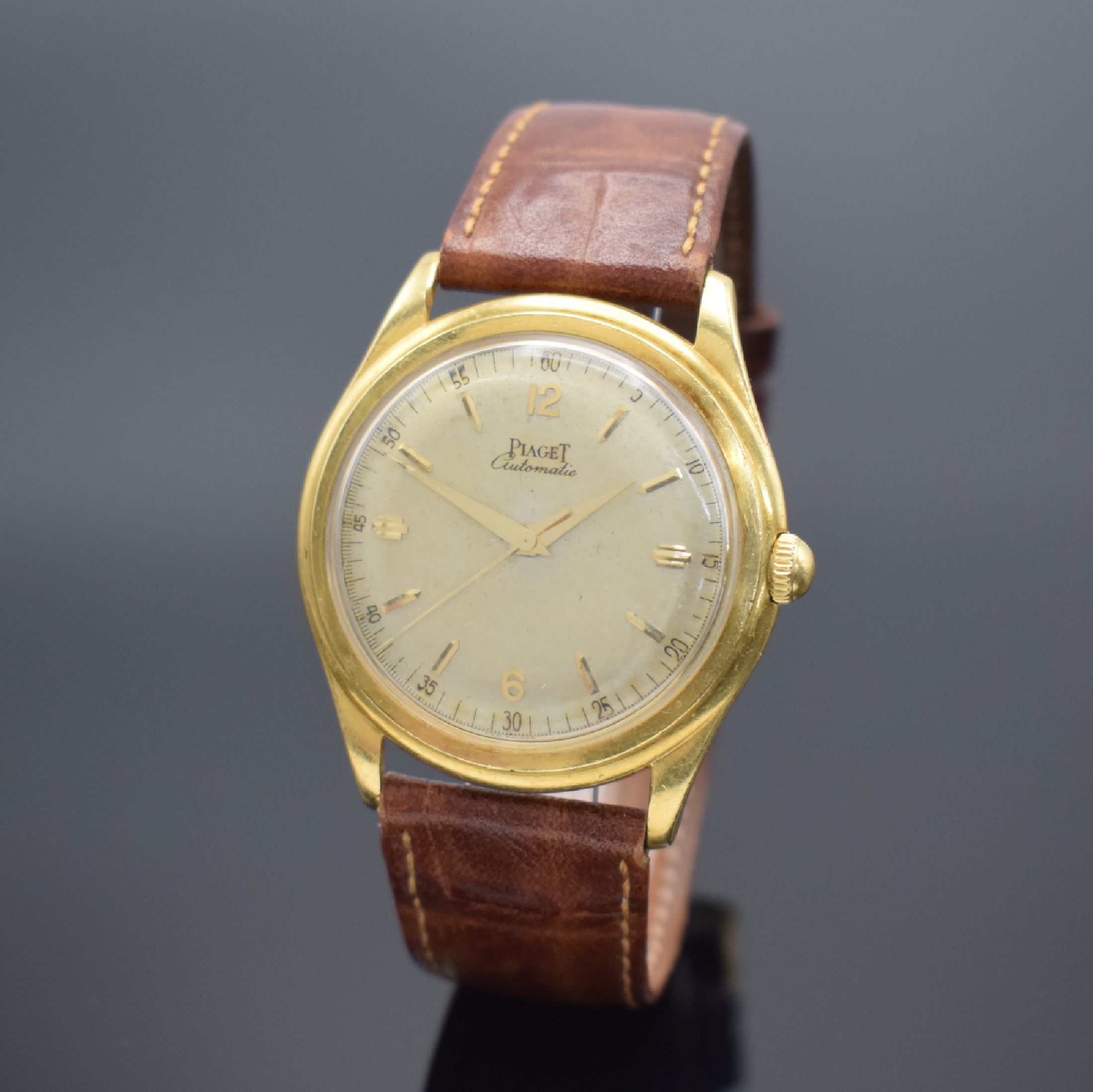 PIAGET Herrenarmbanduhr in GG 750/000 Referenz 11690, Schweiz um 1956, Automatik, Boden m. Widmung verschr., silb. Zifferbl. pat./fl., gold. Ind. & ...