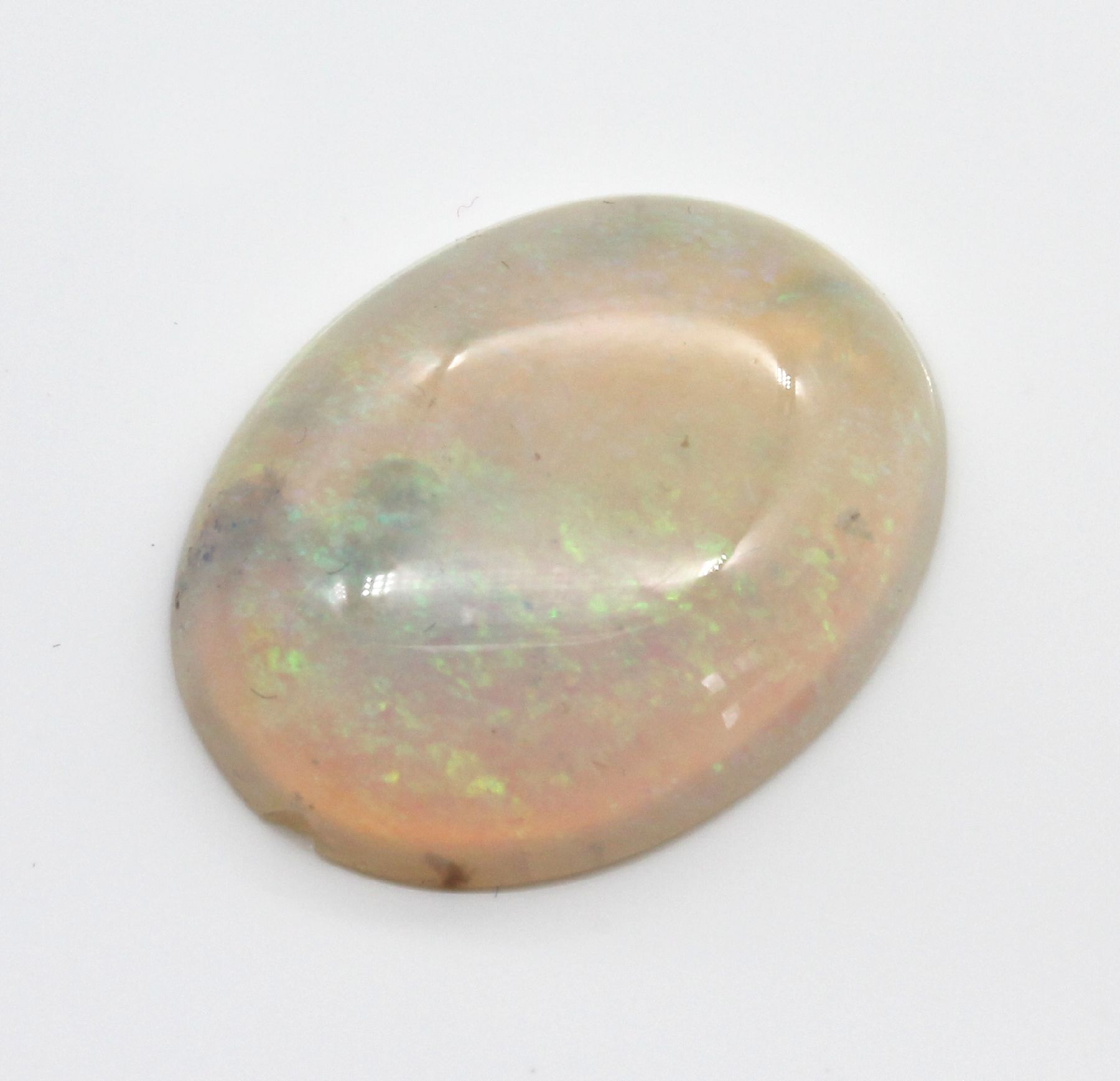 Detail a: Loser Opal-Cabochon, ca. 12.86 ct, oval , Farbspiel in Blau und Grün, min. besch.