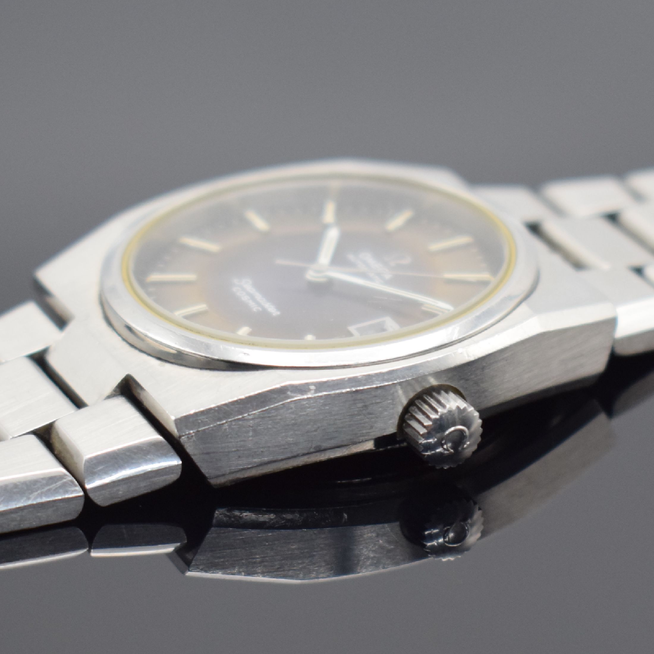 Detail d: OMEGA Seamaster Cosmic Herrenarmbanduhr in Stahl, Schweiz um 1971, Automatik, Ref. 366 0838, verschr. Boden m. Seamaster-Logo, orig. Gliederband, ...
