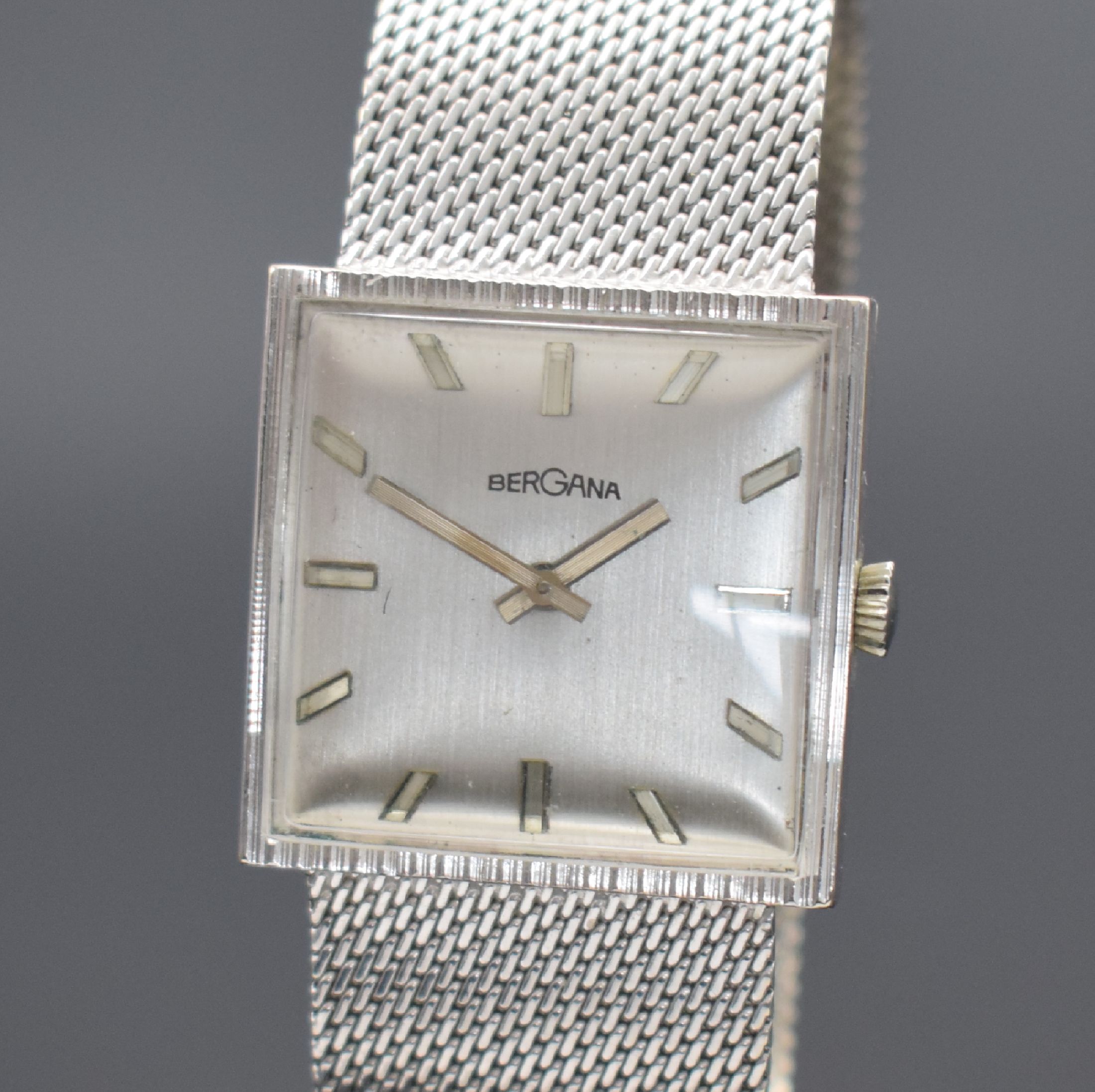 Detail a: BERGANA Armbanduhr in WG 585/000, Schweiz um 1970, Handaufzug, WG 585/000 Milanaiseband, Boden aufgedr., silb. Zifferbl. m. silb. Std.-Ind. & ...