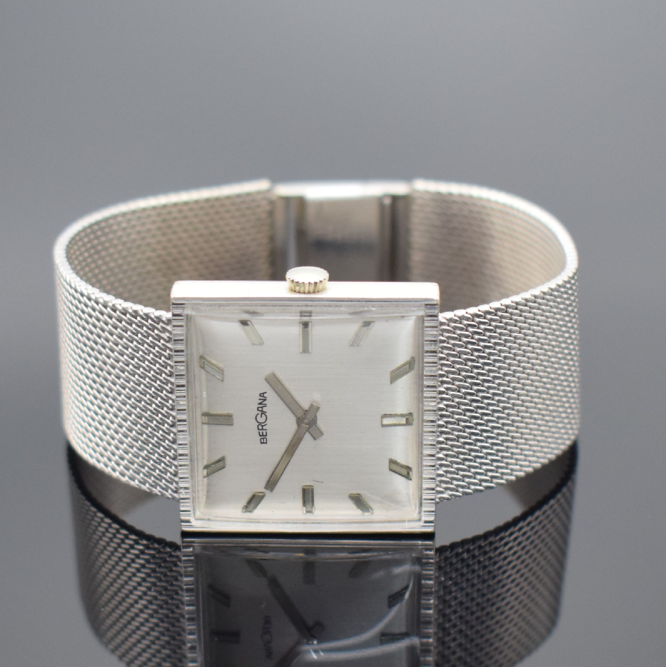 Detail b: BERGANA Armbanduhr in WG 585/000, Schweiz um 1970, Handaufzug, WG 585/000 Milanaiseband, Boden aufgedr., silb. Zifferbl. m. silb. Std.-Ind. & ...