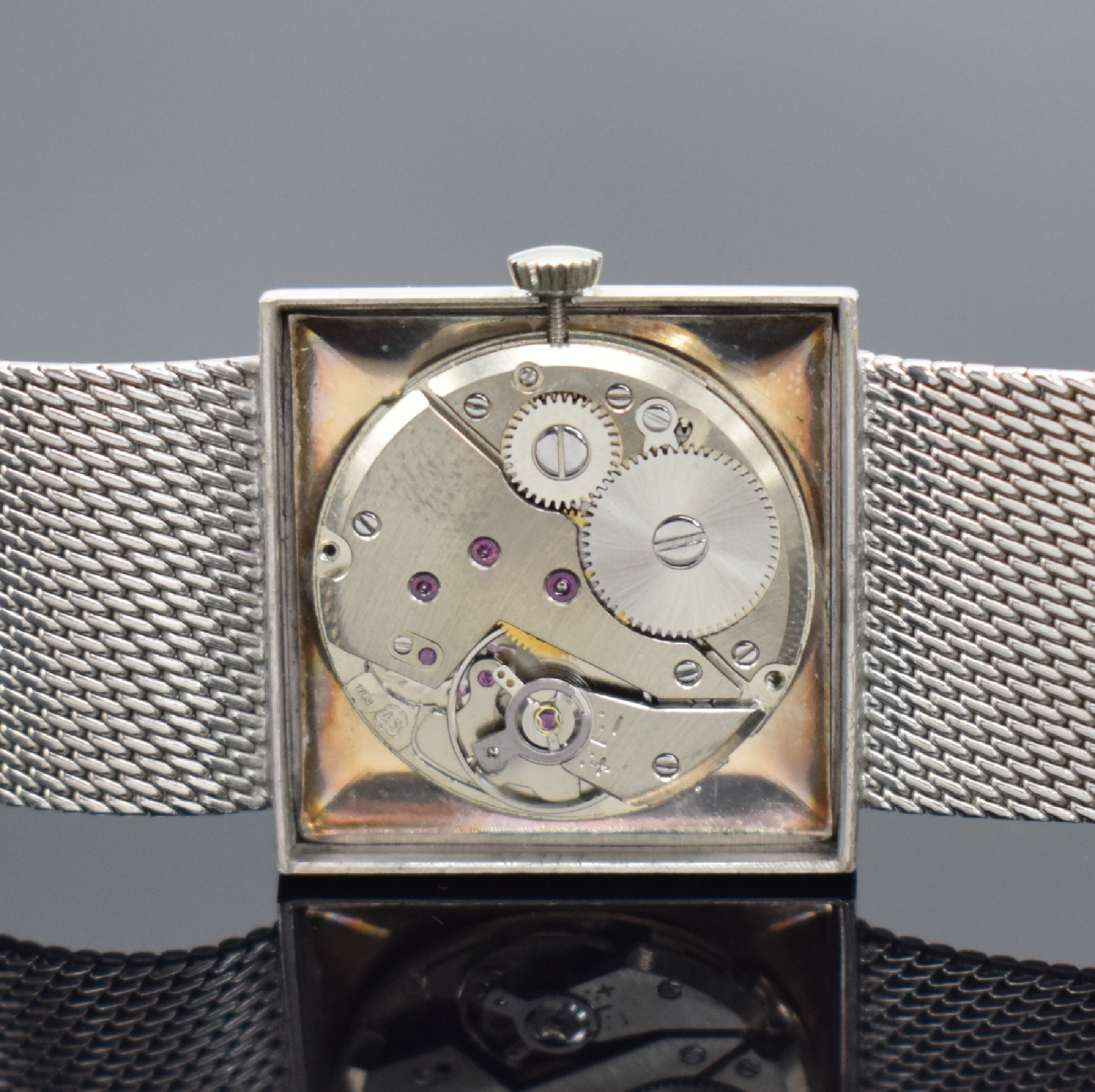 Detail e: BERGANA Armbanduhr in WG 585/000, Schweiz um 1970, Handaufzug, WG 585/000 Milanaiseband, Boden aufgedr., silb. Zifferbl. m. silb. Std.-Ind. & ...