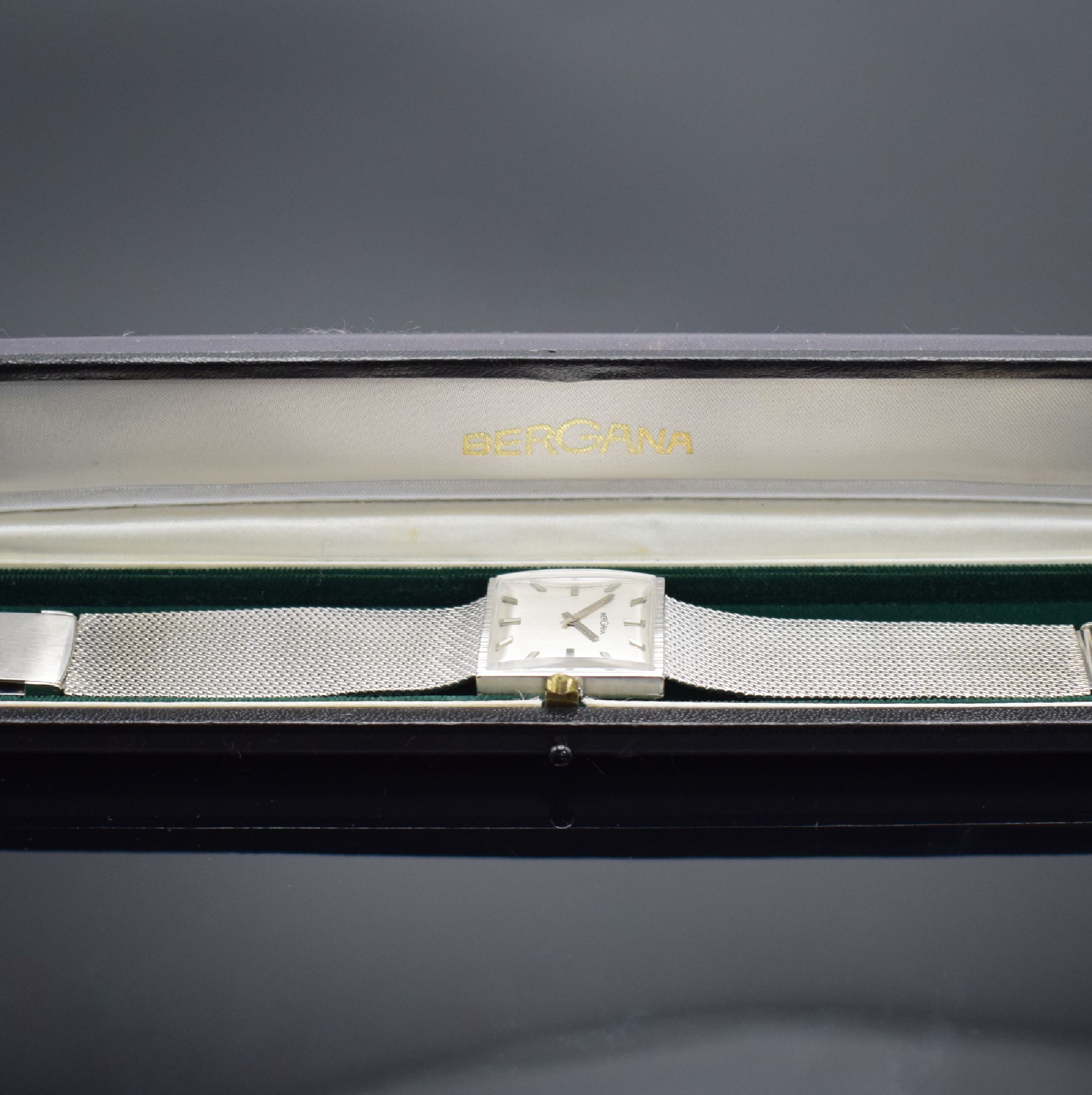 Detail f: BERGANA Armbanduhr in WG 585/000, Schweiz um 1970, Handaufzug, WG 585/000 Milanaiseband, Boden aufgedr., silb. Zifferbl. m. silb. Std.-Ind. & ...