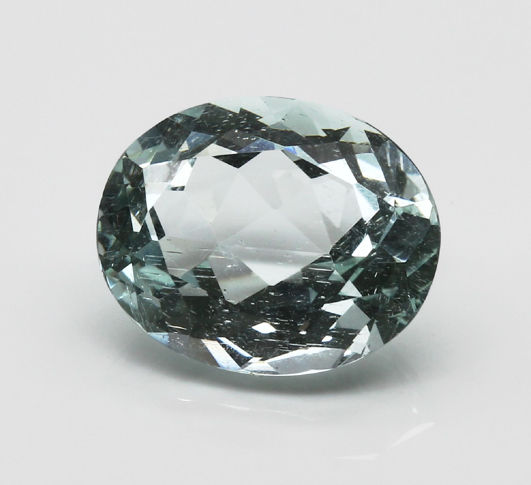 Detail a: Loser Aquamarin ca. 10.10 ct, ovalfacett.