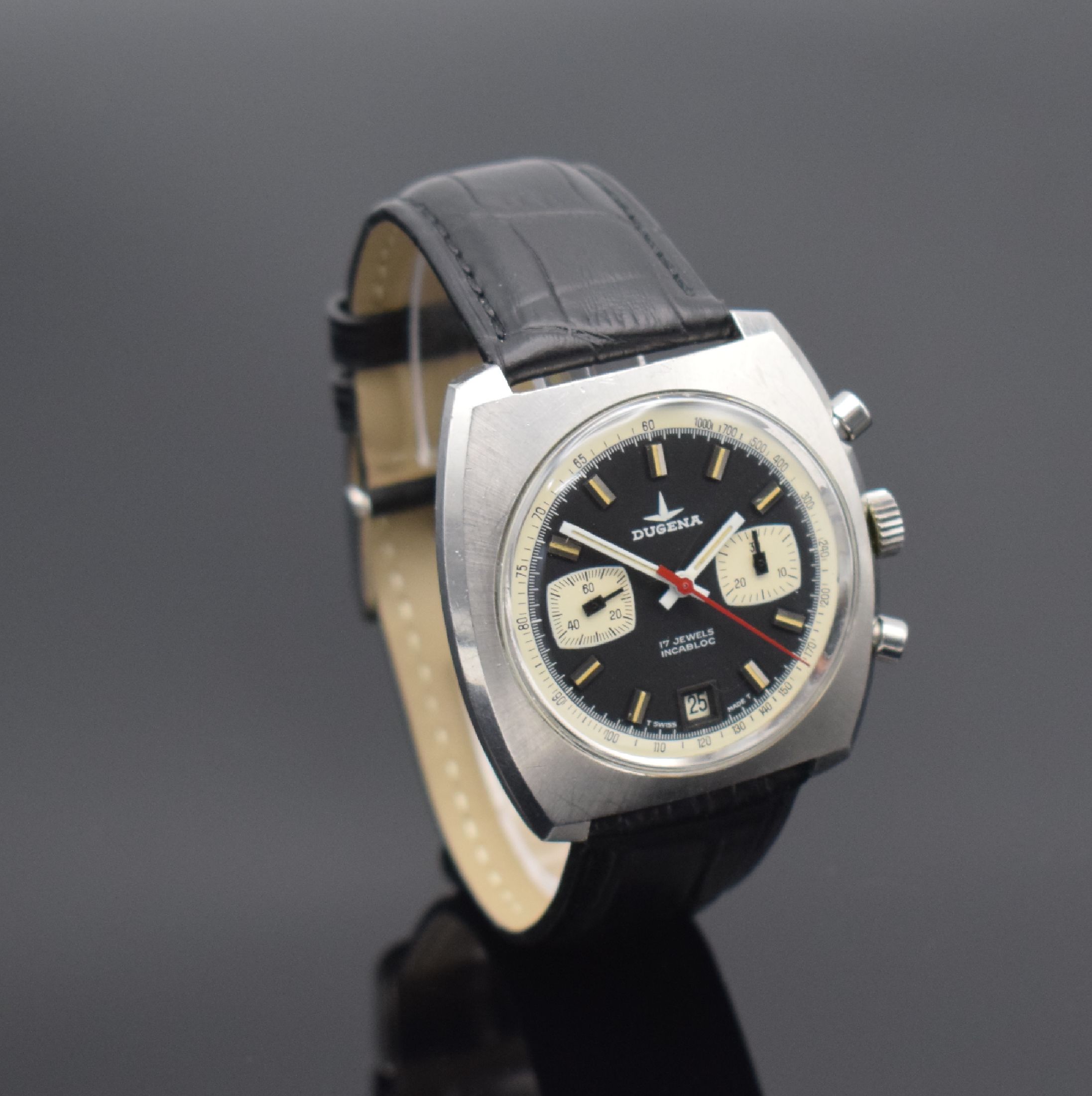 Detail b: DUGENA Herrenchronograph in Stahl, Schweiz um 1970, Handaufzug, unpoliertes verschr. Geh., schwarzes Zifferbl., weiße Hilfsblätter & ...