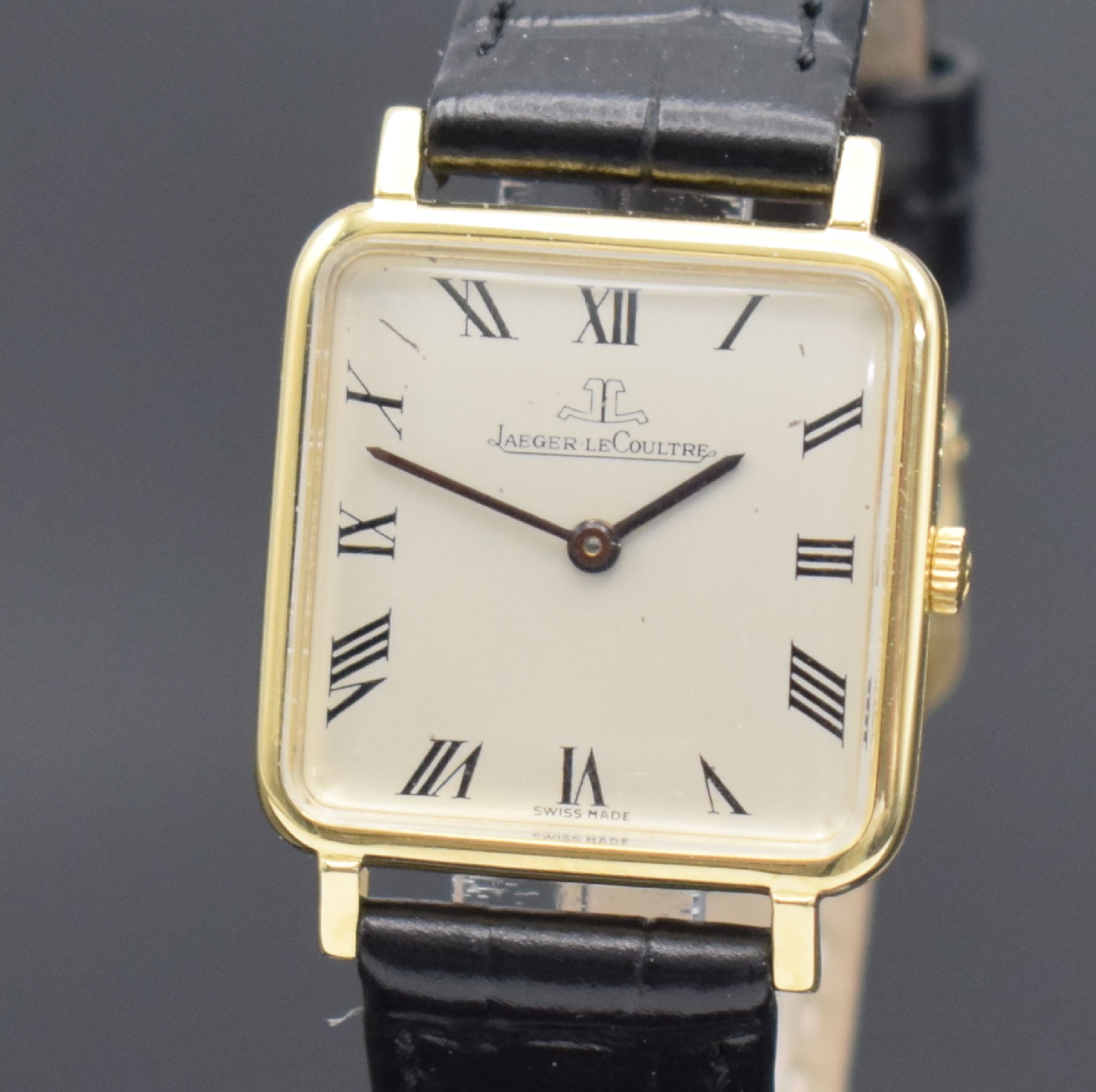 Detail a: Jaeger-LeCoultre quadratische Armbanduhr in GG 750/000, Schweiz um 1965, Handaufzug, gedr. Geh., silb. Zifferbl. m. röm. Zahlen dell., orig. Zeiger, ...
