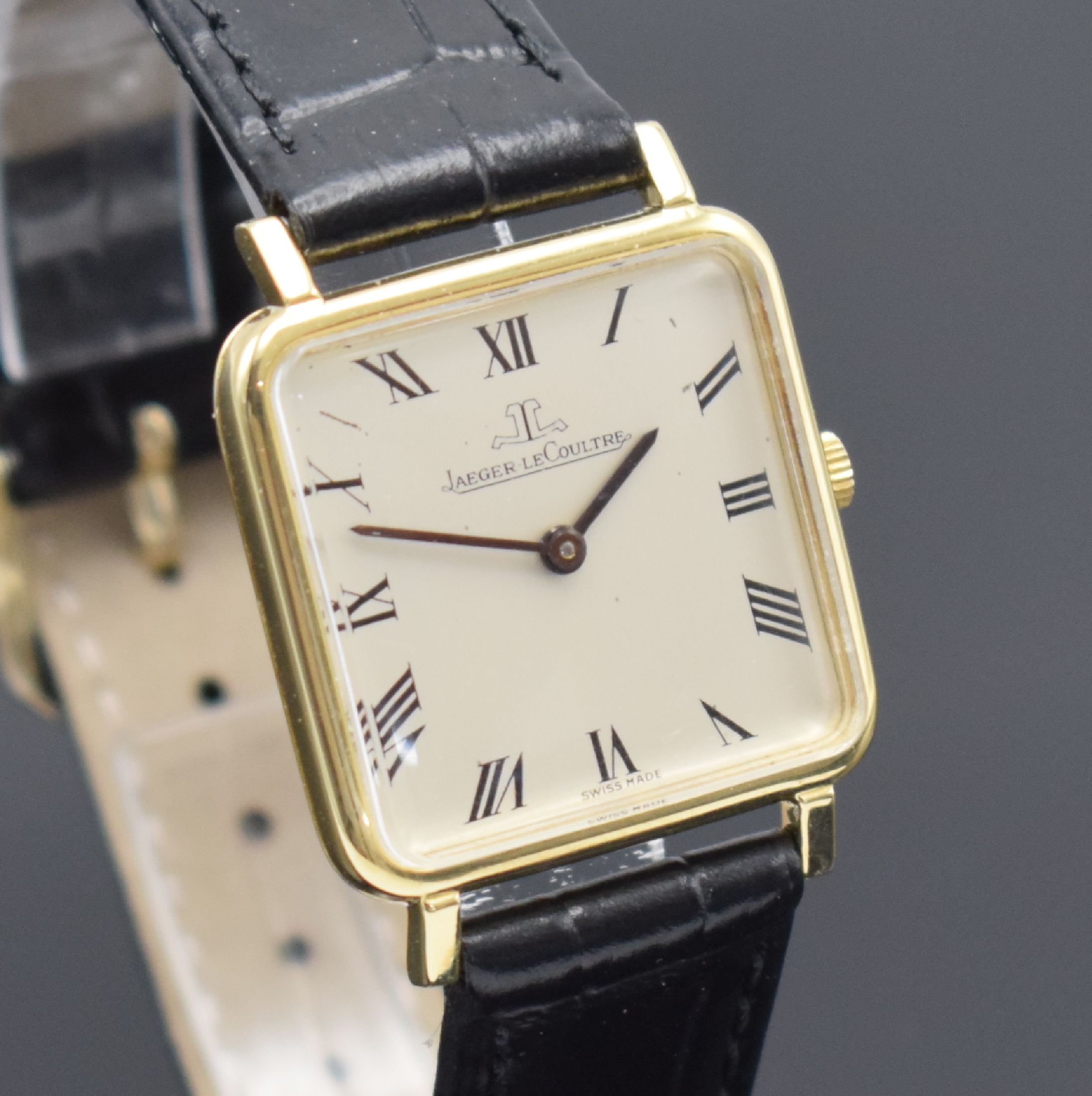 Detail c: Jaeger-LeCoultre quadratische Armbanduhr in GG 750/000, Schweiz um 1965, Handaufzug, gedr. Geh., silb. Zifferbl. m. röm. Zahlen dell., orig. Zeiger, ...