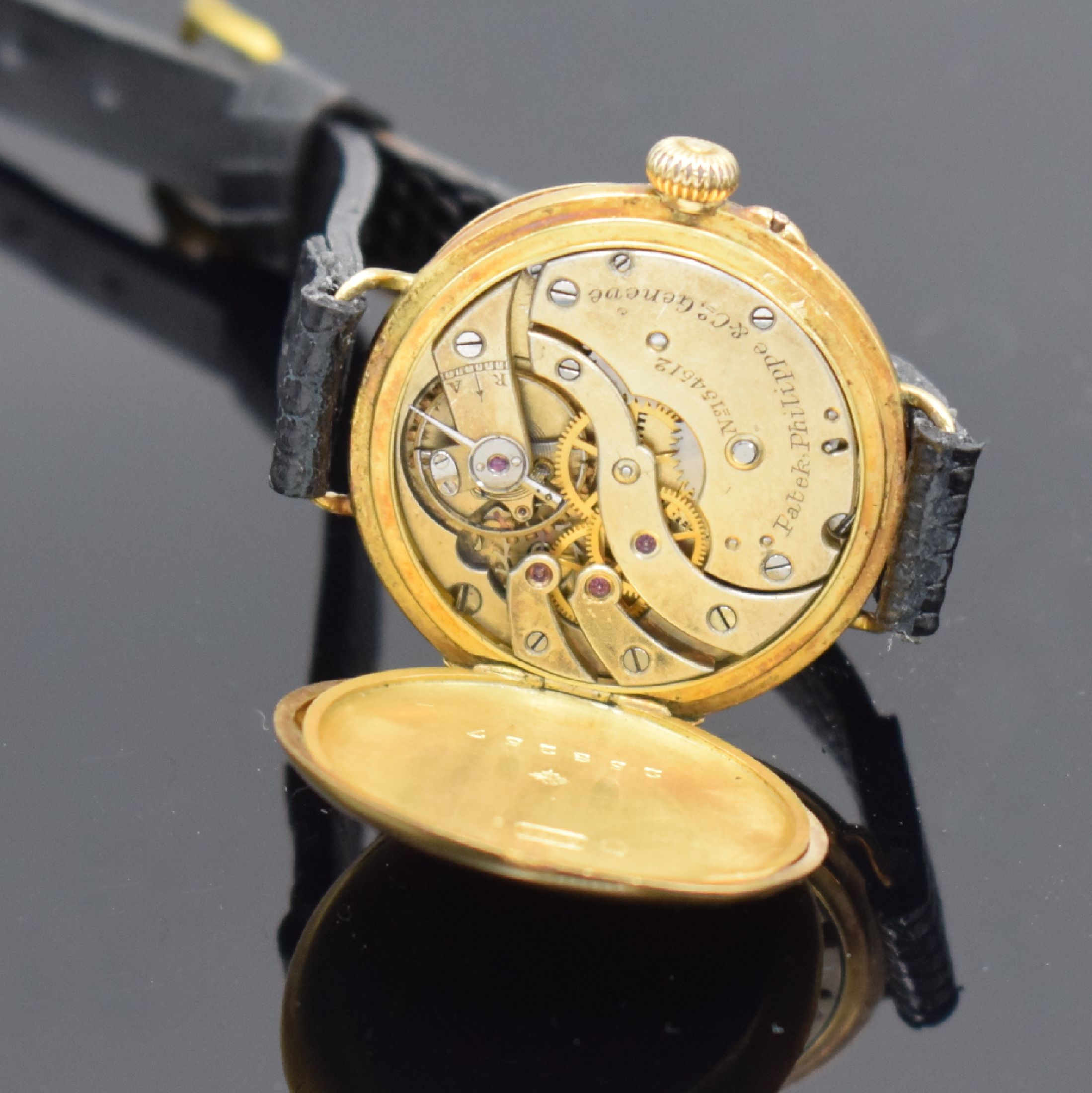 Detail e: PATEK PHILIPPE frühe Damenarmbanduhr in GG 750/000, Schweiz um 1915, Handaufzug, Scharniergeh. m. Drahtanstößen, Drücker f. Zeigerstellung b. 2, ...