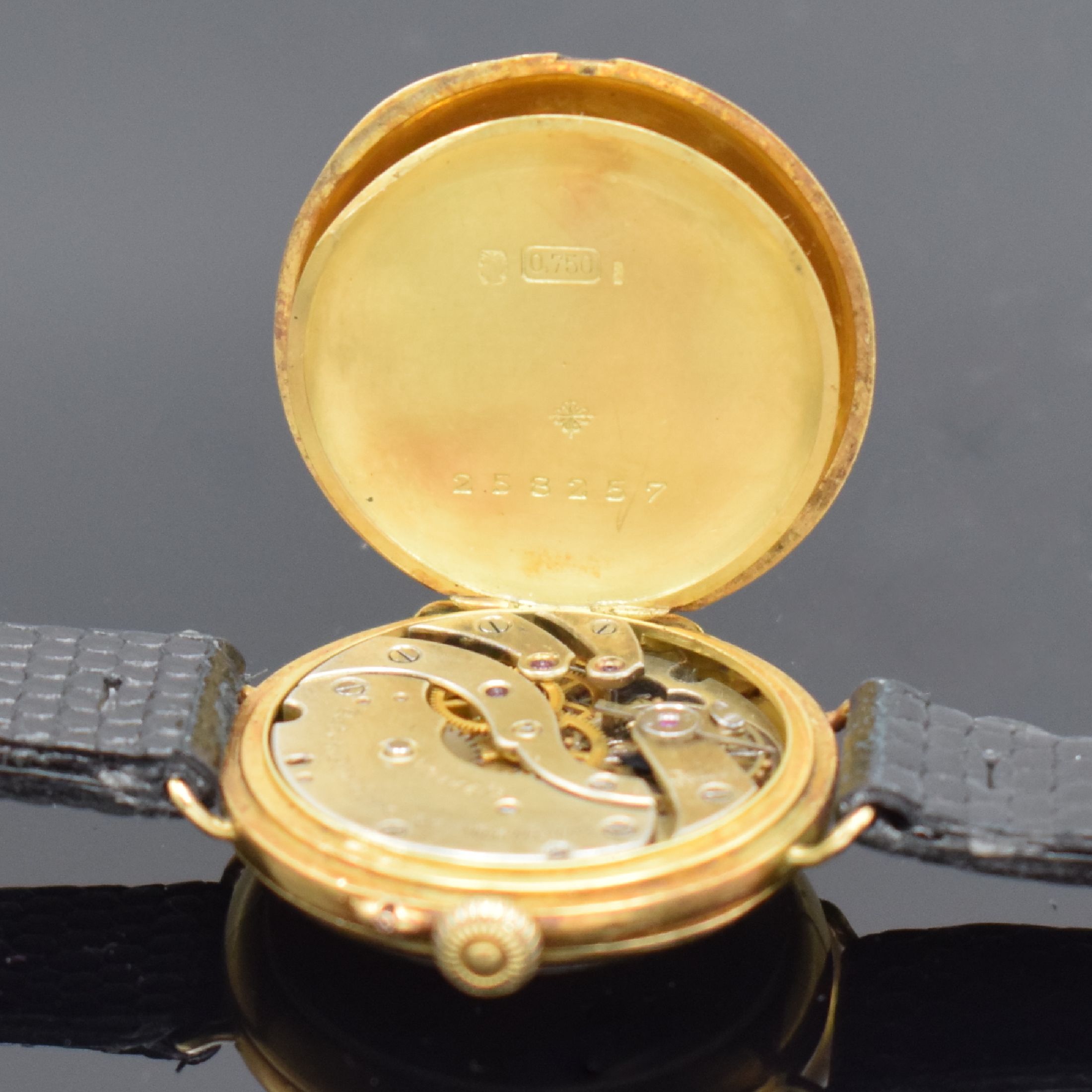 Detail f: PATEK PHILIPPE frühe Damenarmbanduhr in GG 750/000, Schweiz um 1915, Handaufzug, Scharniergeh. m. Drahtanstößen, Drücker f. Zeigerstellung b. 2, ...