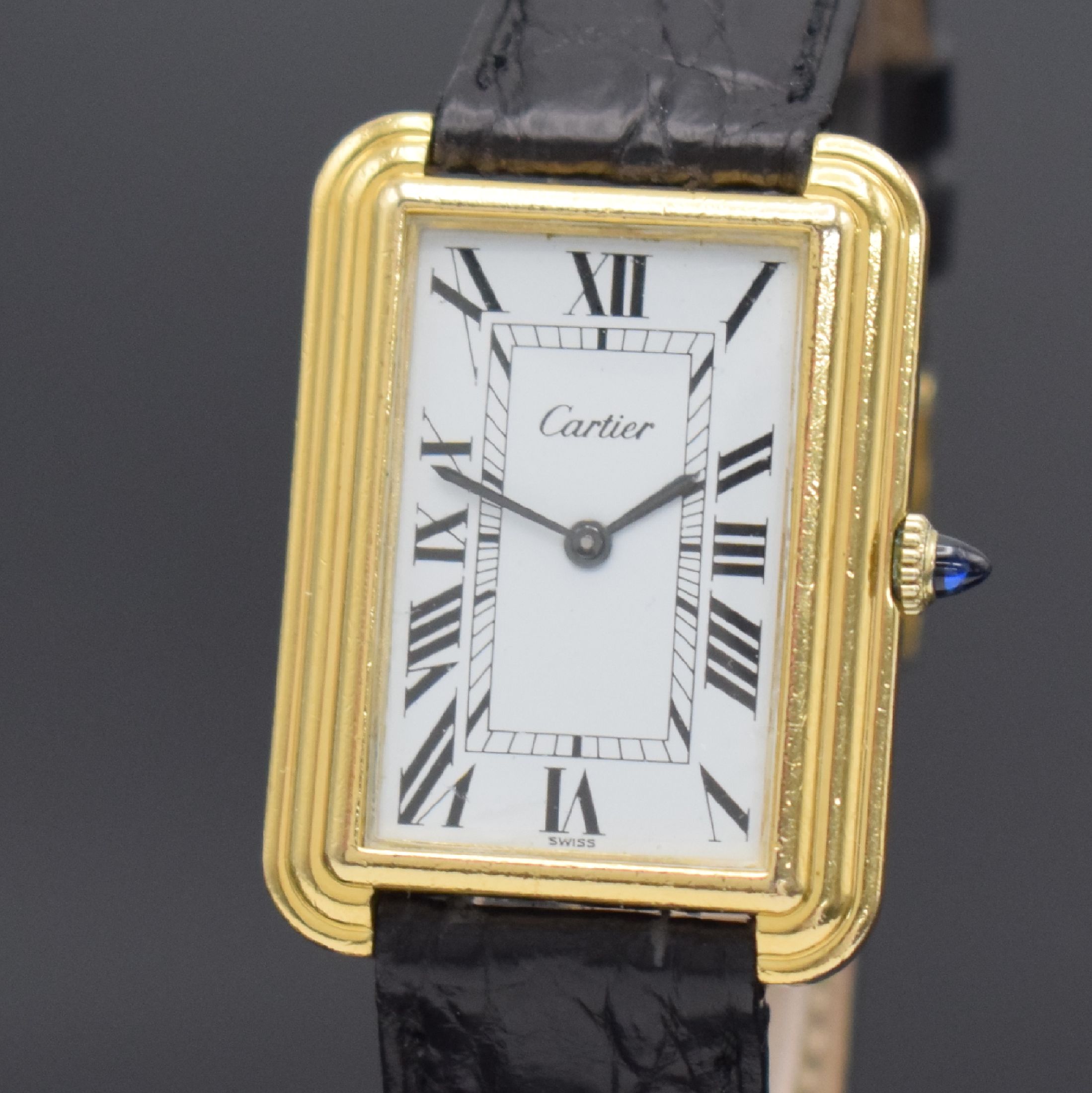 Detail a: CARTIER Square seltene große Armbanduhr, Schweiz um 1975, Handaufzug, verg., rechteck. Geh., Boden 4-fach verschr., getreppte Lünette, Mineralglas ...