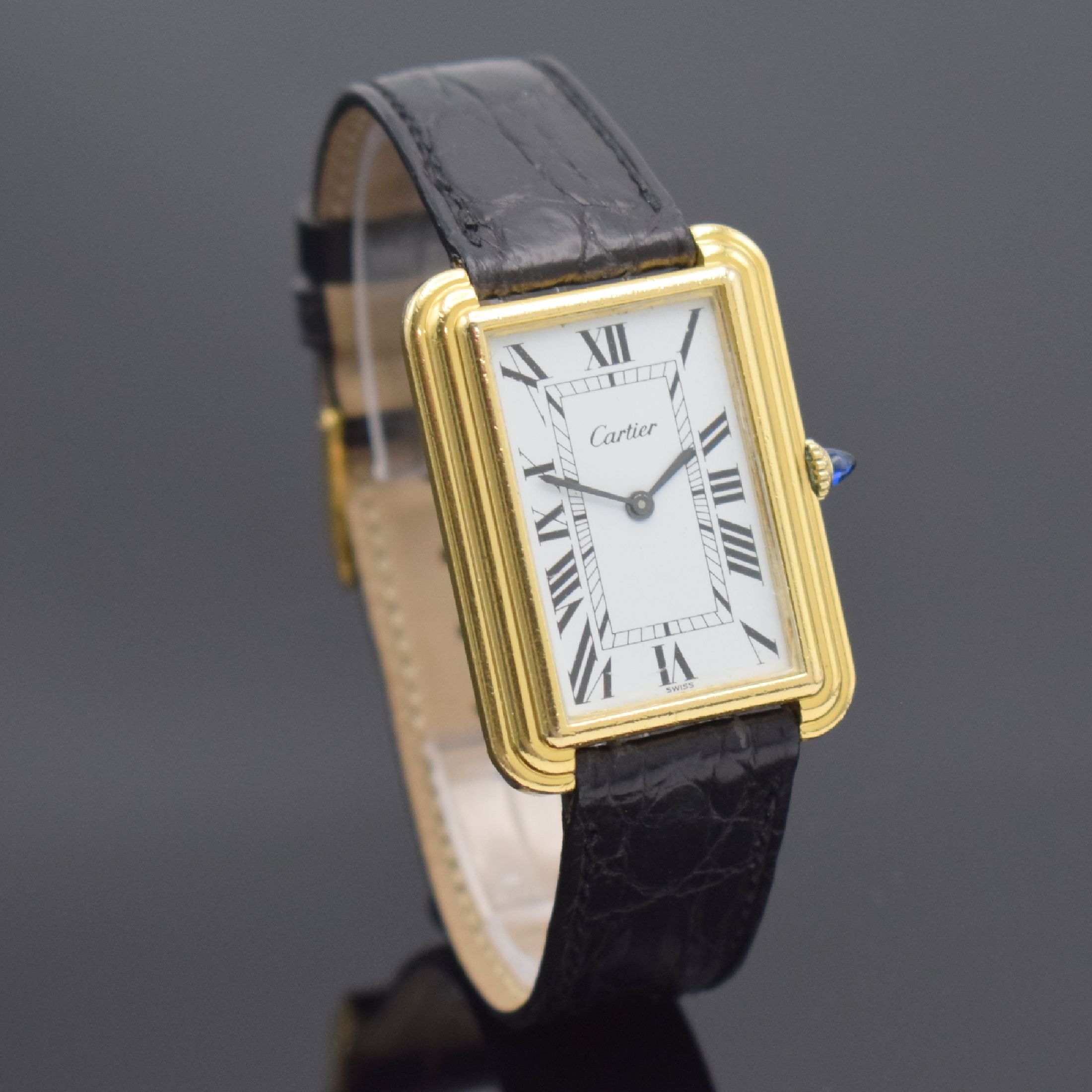 Detail b: CARTIER Square seltene große Armbanduhr, Schweiz um 1975, Handaufzug, verg., rechteck. Geh., Boden 4-fach verschr., getreppte Lünette, Mineralglas ...