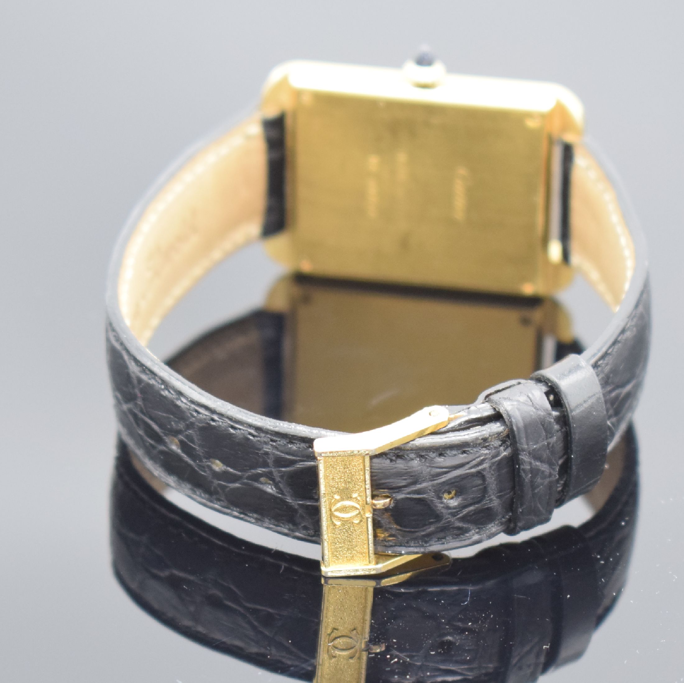 Detail d: CARTIER Square seltene große Armbanduhr, Schweiz um 1975, Handaufzug, verg., rechteck. Geh., Boden 4-fach verschr., getreppte Lünette, Mineralglas ...