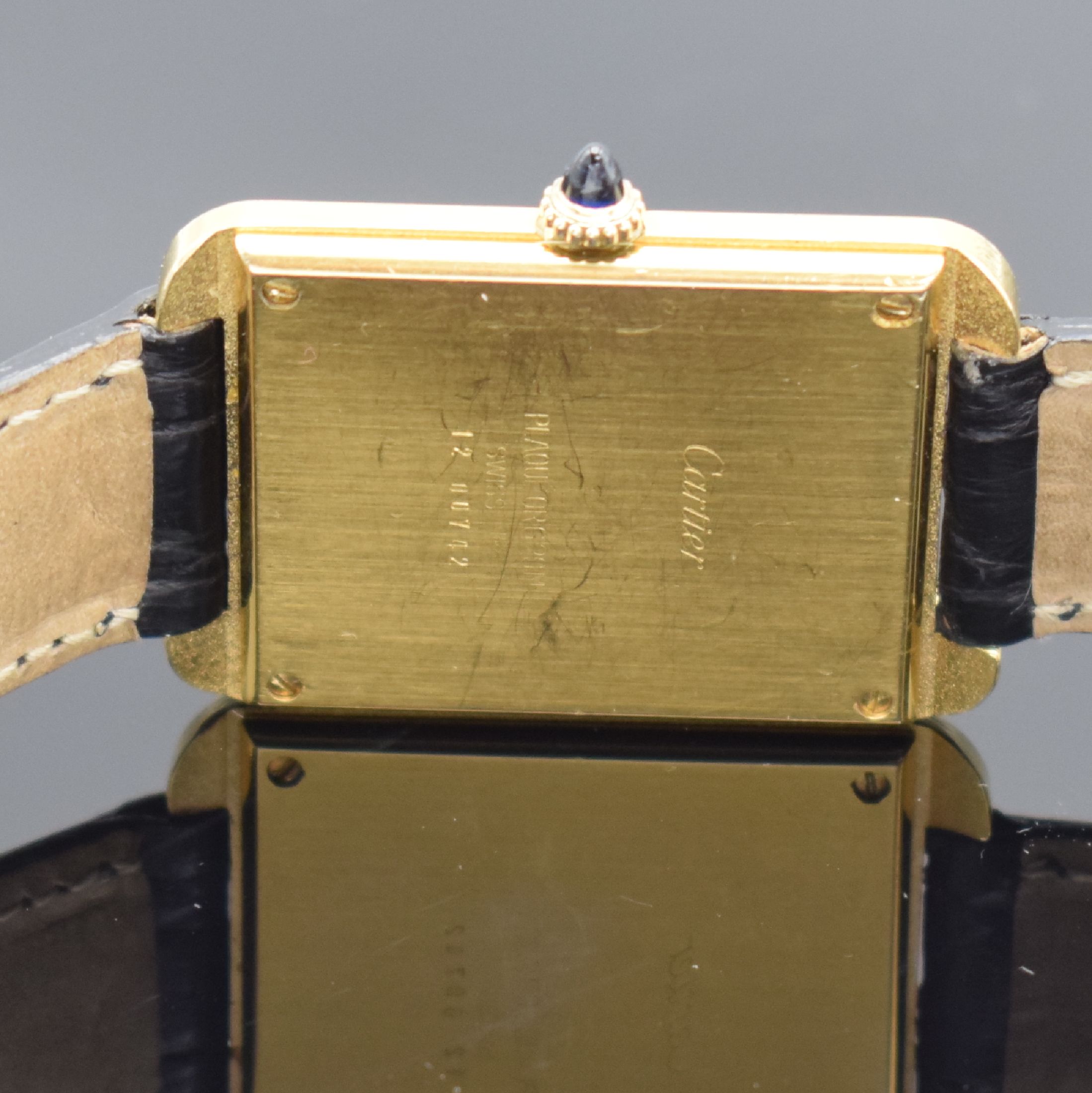 Detail e: CARTIER Square seltene große Armbanduhr, Schweiz um 1975, Handaufzug, verg., rechteck. Geh., Boden 4-fach verschr., getreppte Lünette, Mineralglas ...