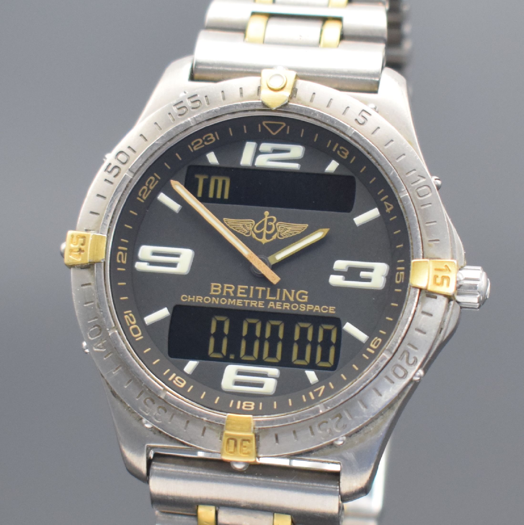 Detail c: BREITLING Aerospace Chronometer Multifunktionsuhr in Titan/Gold, Schweiz verk. lt. beil. Pap. 11/2002, quarz, Referenz F75362, Boden aufgedr., orig. ...