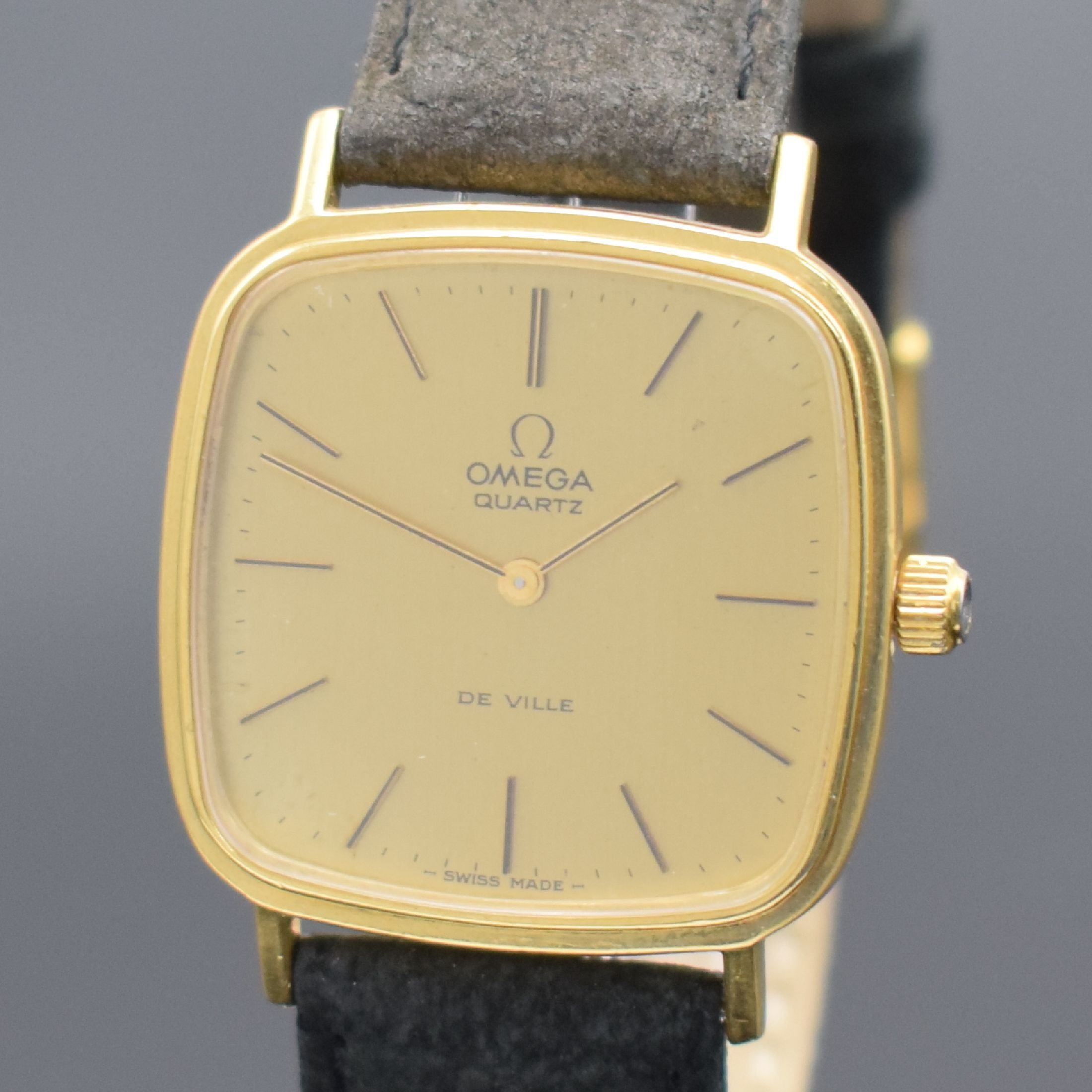 Detail a: OMEGA De Ville Herrenarmbanduhr in GG 750/000, Schweiz um 1977, quarz, Ref. 191.0045, Boden aufgedr., goldfarb. Zifferbl. m. aufgel. Std.-Ind., ...