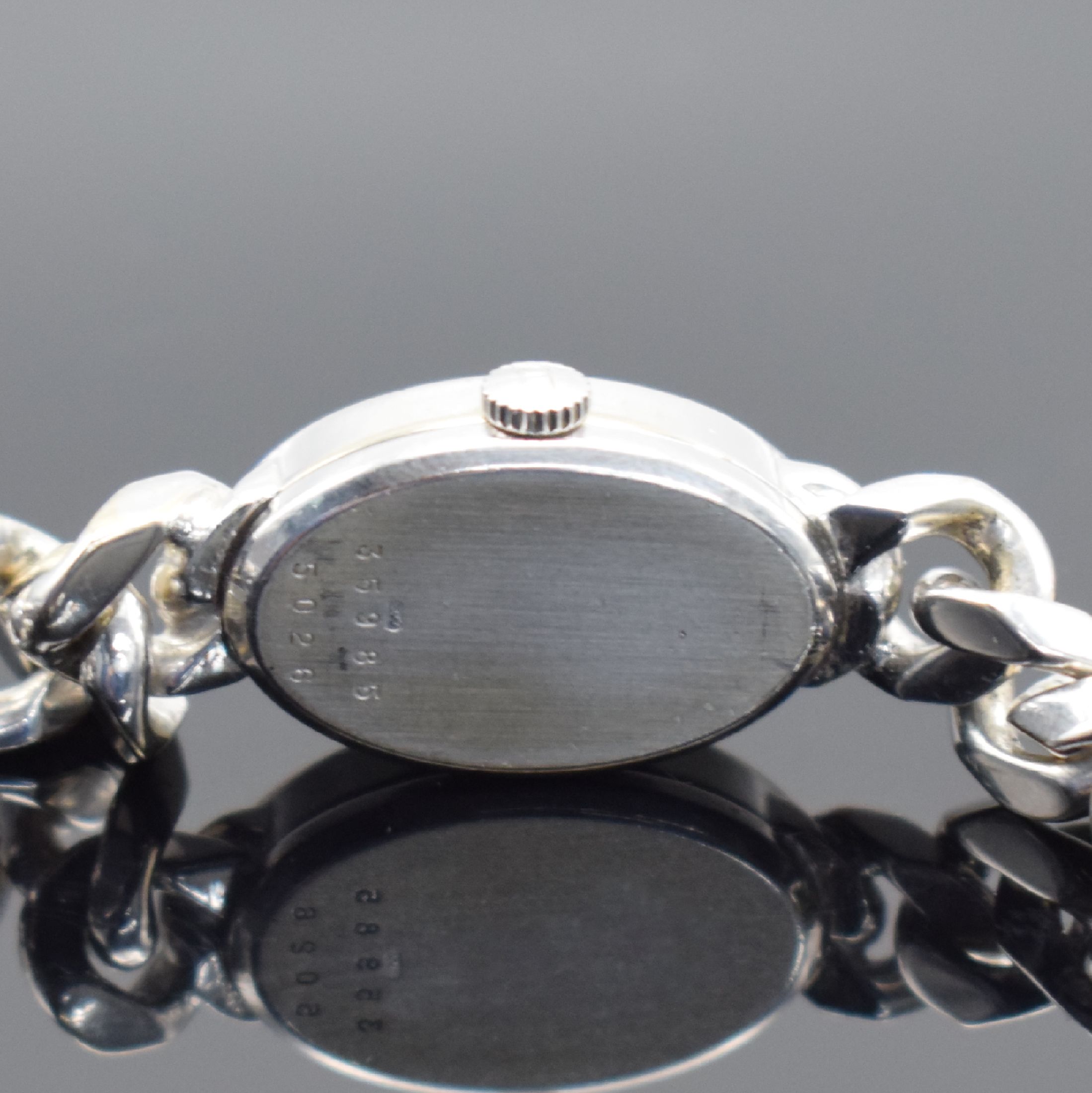 Detail d: CHOPARD Damenarmbanduhr in WG 750/000, Schweiz um 1975, Handaufzug, Ref. 5026, ovales Geh. an WG 750/000 Ketten-Gliederband, Boden aufgedr., weißes ...
