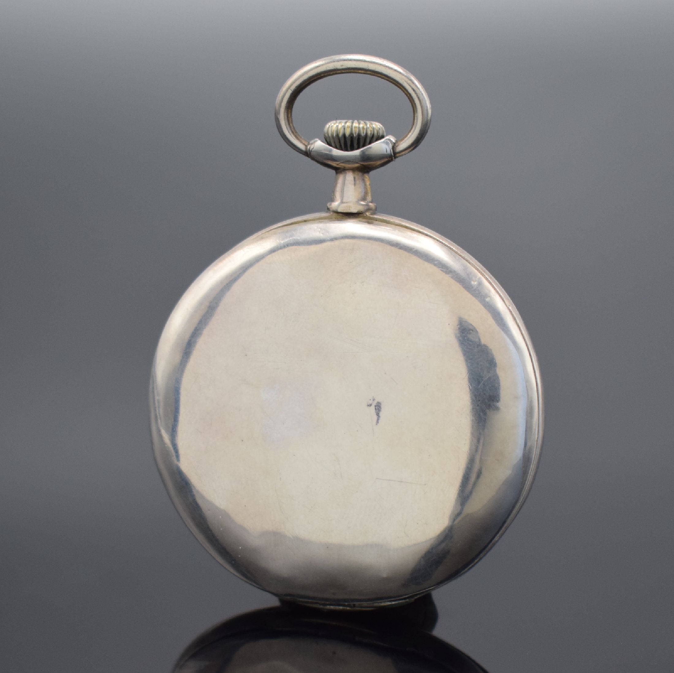 Detail b: OMEGA Savonette Taschenuhr in Silber, Schweiz um 1900, 3 Deckel Silbergeh. dell., Cuvette m. Medaillengravur, Metallzifferbl. m. arab Zahlen (teils ...