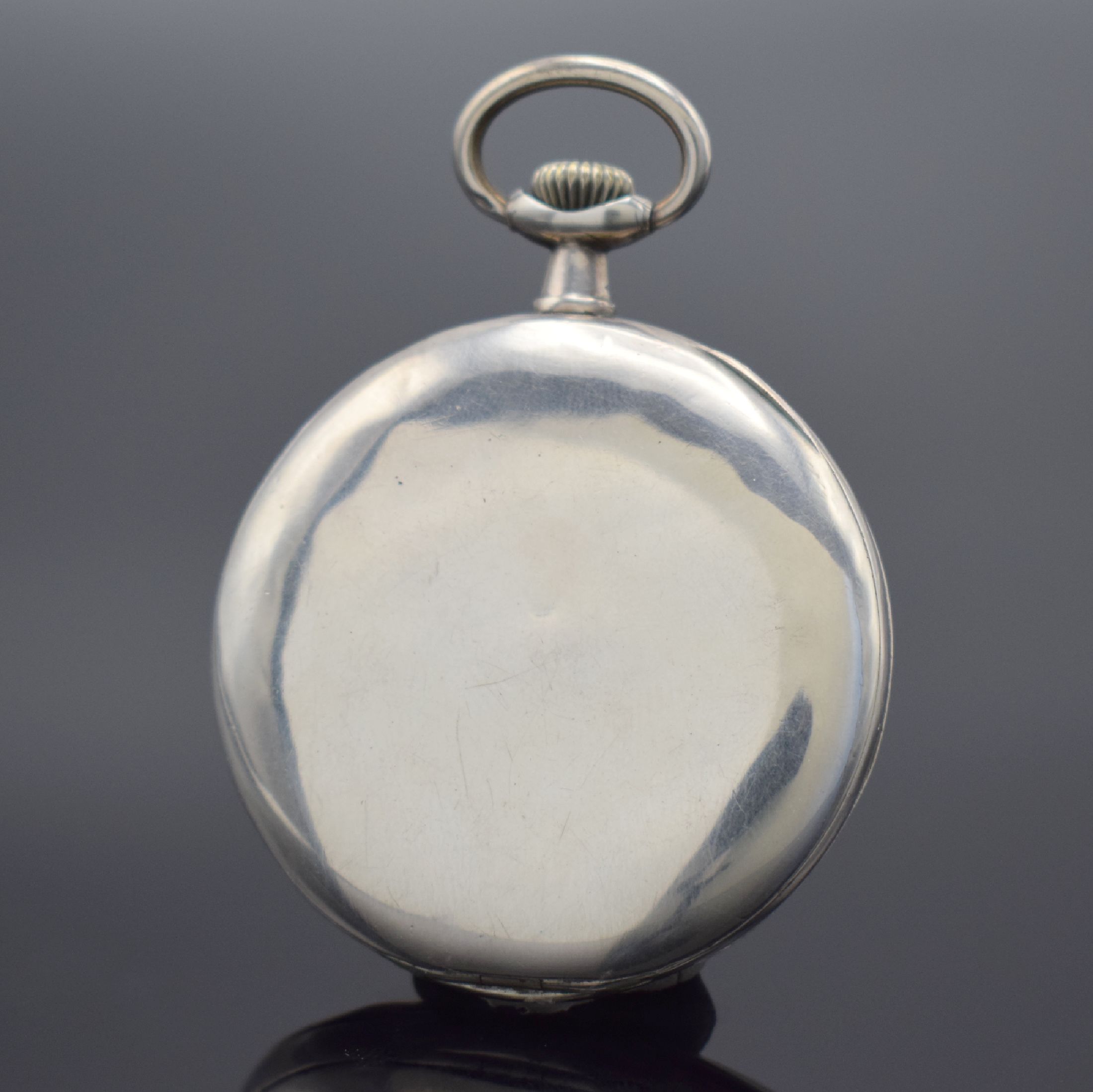 Detail c: OMEGA Savonette Taschenuhr in Silber, Schweiz um 1900, 3 Deckel Silbergeh. dell., Cuvette m. Medaillengravur, Metallzifferbl. m. arab Zahlen (teils ...