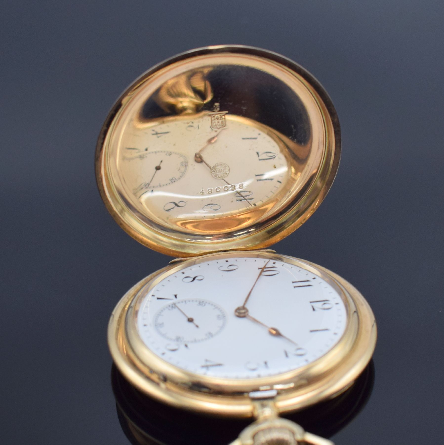 Detail a: IWC große & schöne Herrensavonette in RG 585/000, Schweiz um 1910, streifenguill. 3 -Deckel Goldgeh. l. dell., 2-tlg. Emailzifferbl., gold. orig. ...