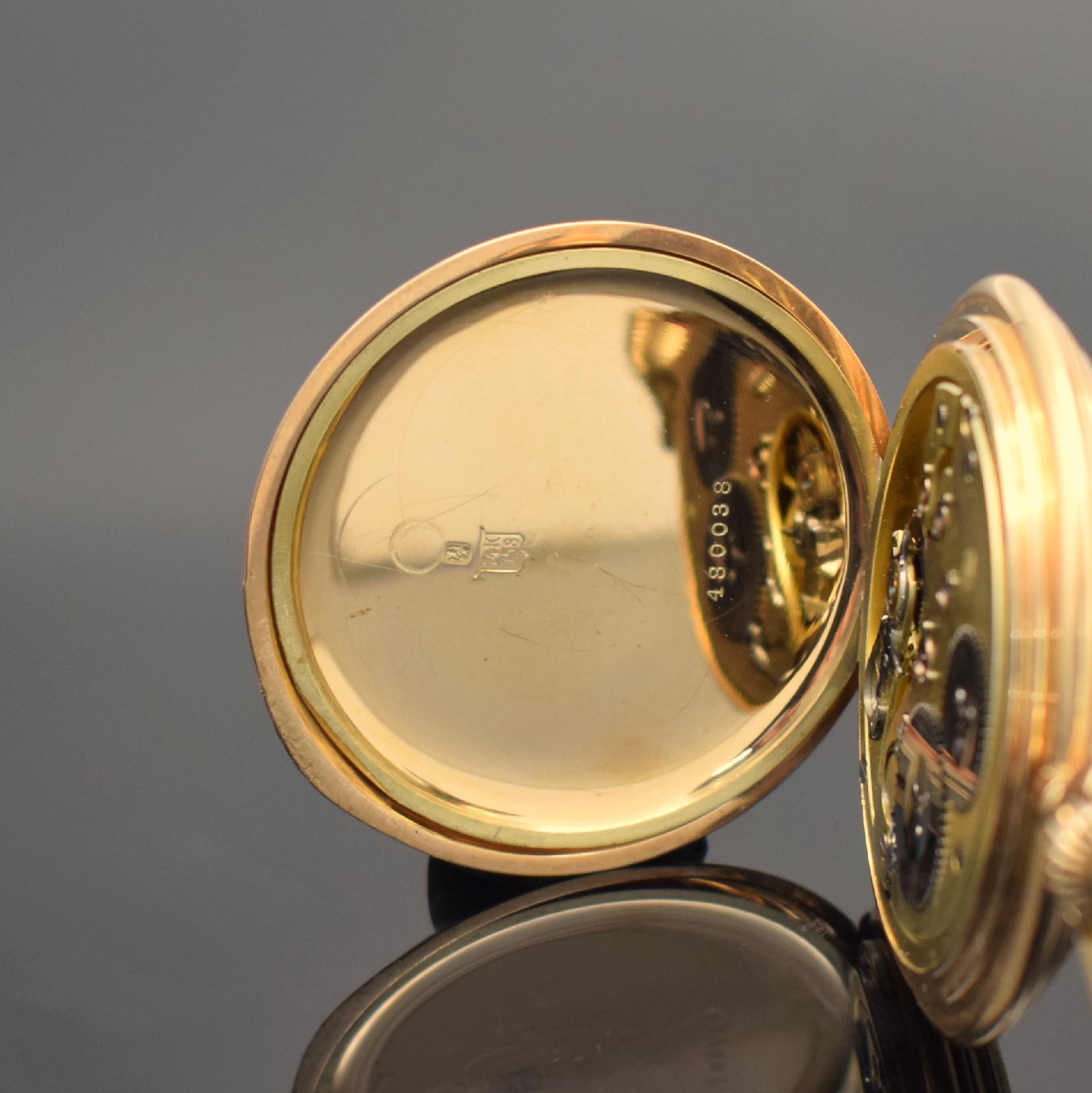Detail f: IWC große & schöne Herrensavonette in RG 585/000, Schweiz um 1910, streifenguill. 3 -Deckel Goldgeh. l. dell., 2-tlg. Emailzifferbl., gold. orig. ...