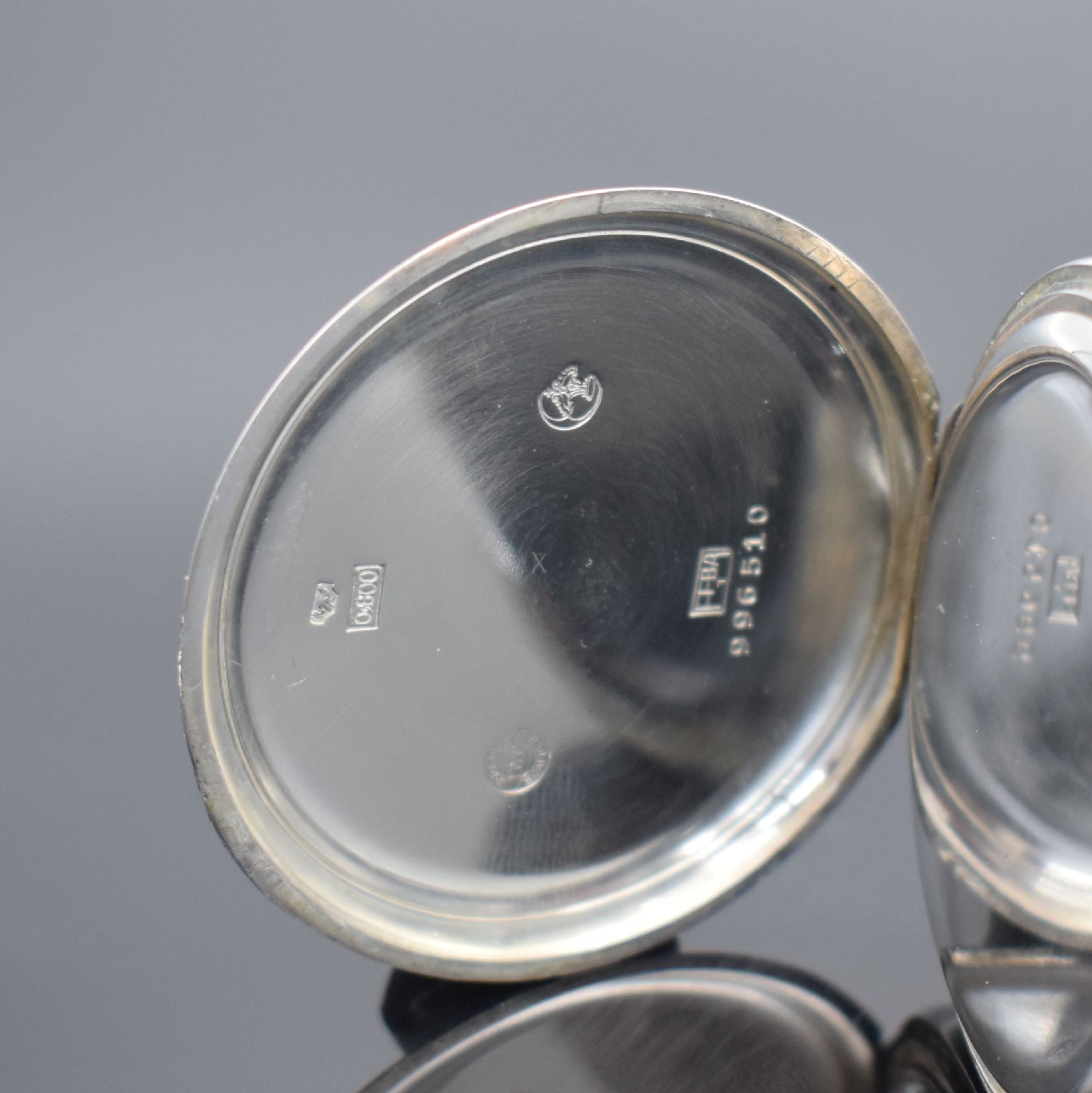 Detail b: IWC Kaliber 67 offene Taschenuhr in Silber, Schweiz um 1936, guill. Geh. m. verg. Rändern berieb., signierte Emailzifferbl. m. Breguet- Zahlen & ...