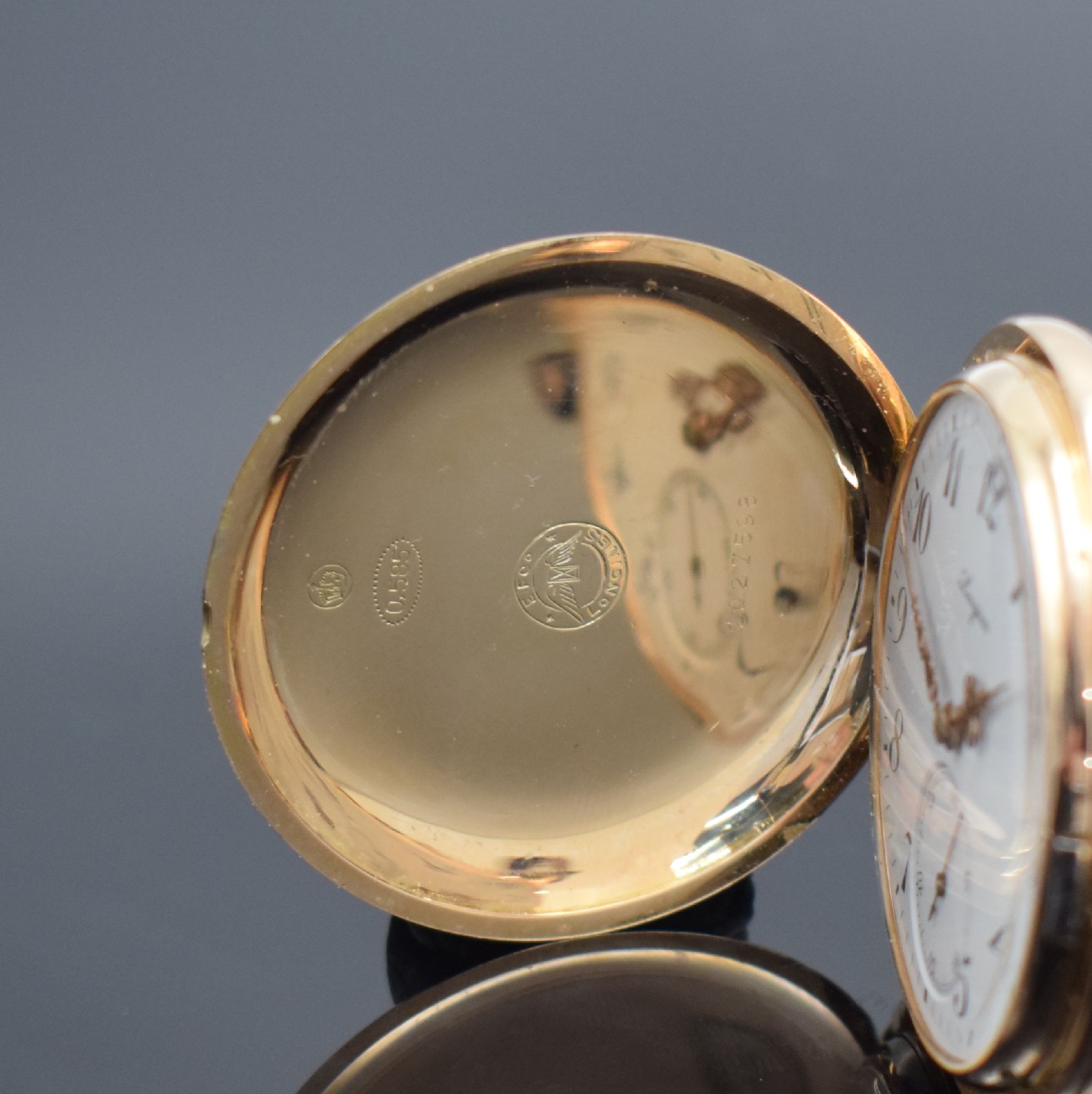 Detail a: LONGINES Herrensavonette in RG 585/000, Schweiz um 1900, glattes 2-Deckel-Goldgeh., 2 -tlg. Emailzifferbl. riss., verg. Präzisionswerk, 16 St., ...