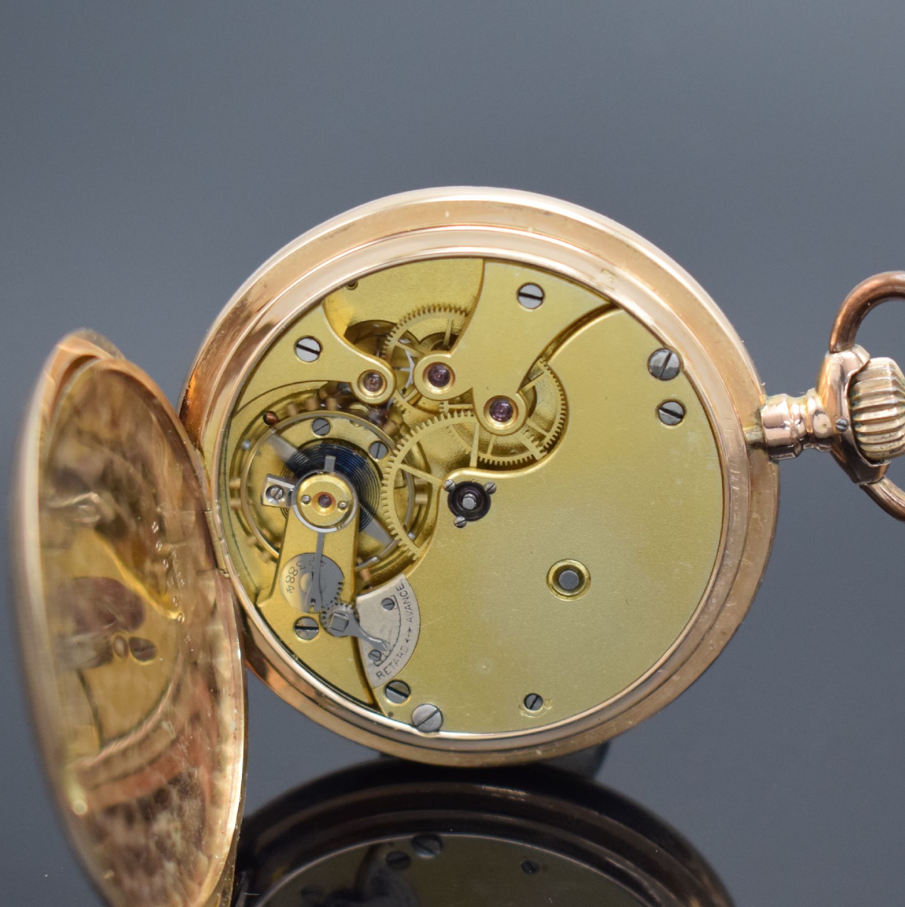 Detail g: LONGINES Herrensavonette in RG 585/000, Schweiz um 1900, glattes 2-Deckel-Goldgeh., 2 -tlg. Emailzifferbl. riss., verg. Präzisionswerk, 16 St., ...